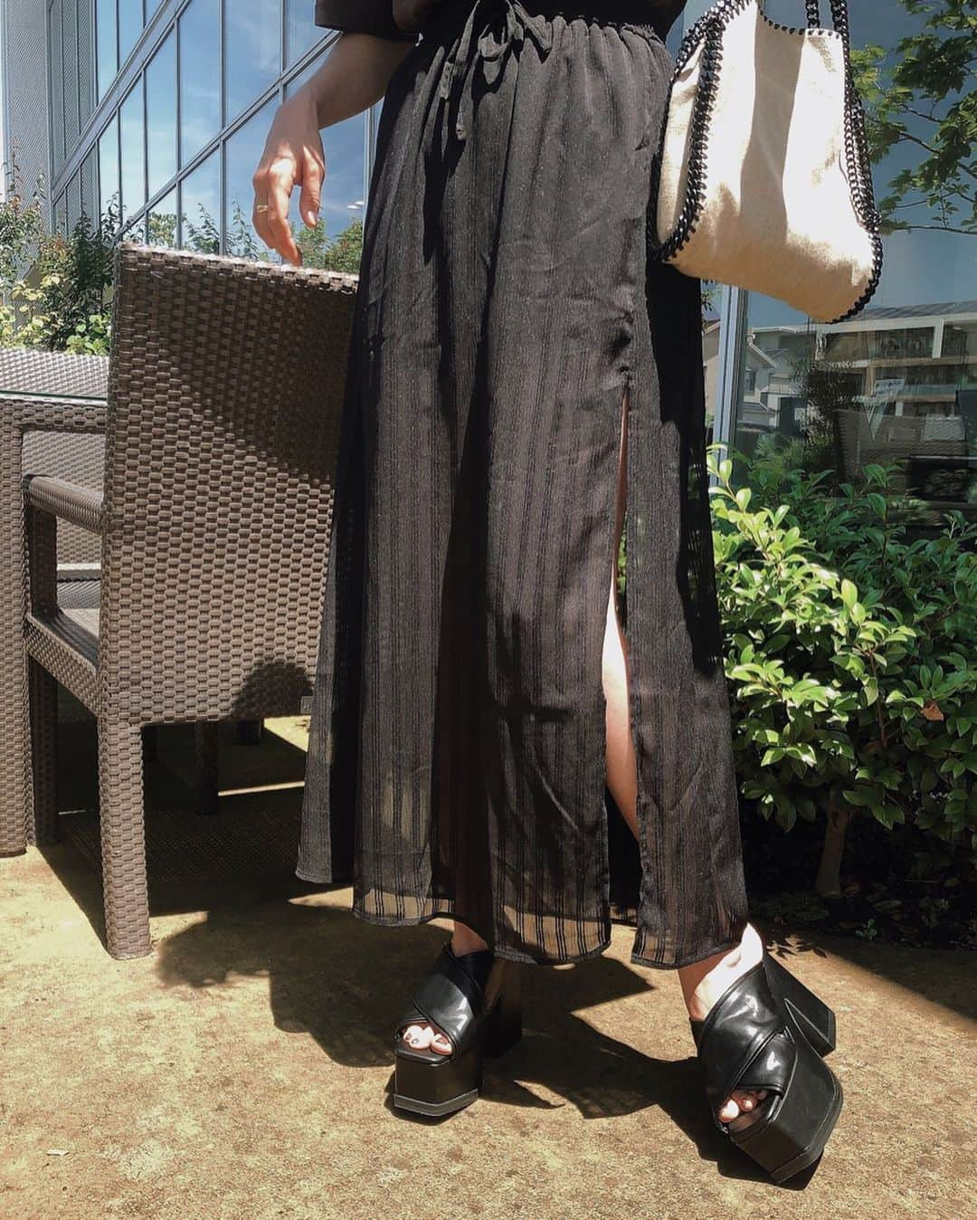 佐野真依子さんのインスタグラム写真 - (佐野真依子Instagram)「■CUTTING OVER T/S ■SIDE SLIT SHEER SK ■TUCK CROSS BULKY SANDALS	 @emoda_official  @emoda_snap  #mystyleemoda #emoda」6月28日 16時31分 - sanomaisanomai