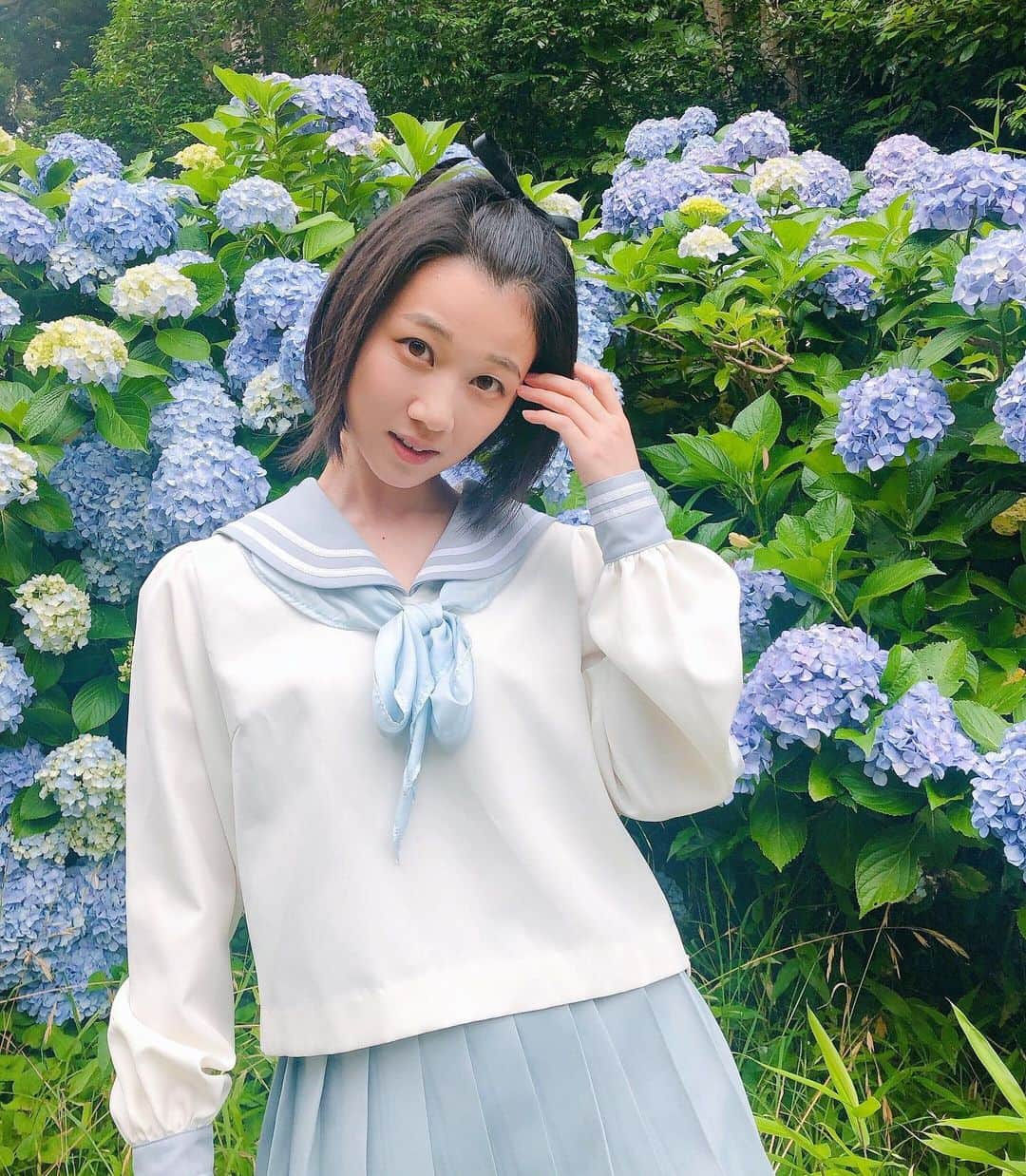 太田唯さんのインスタグラム写真 - (太田唯Instagram)「制服と、紫陽花と。🧸🎈👗⋆�｡:ﾟ･*☽:ﾟ･⋆﻿ hairmake @kurarasystem ﻿ ﻿  #photography  #hairmake #girlyfashion  #セーラー服  #撮影 #カメラ #太田唯」6月28日 16時36分 - yuiohta.official