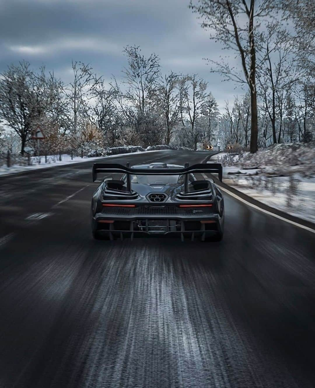 McLaren Automotiveさんのインスタグラム写真 - (McLaren AutomotiveInstagram)「It's #DriveatHome time. As always, we cannot believe the quality of images you are submitting from @forzahorizonofficial .. Want to enter for next week? Capture one of our cars in Forza Horizon 4, and share using #DriveatHome  Thanks to @luxuryartsoff , @forza.km , @guccii_photography and @p.r.carsfh4  for their submissions. They are amazing!」6月28日 17時00分 - mclarenauto