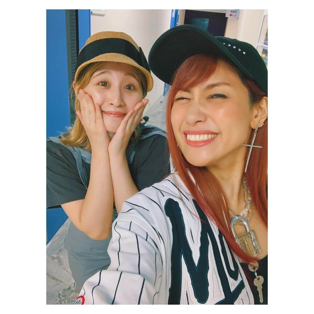 片桐舞子さんのインスタグラム写真 - (片桐舞子Instagram)「弟子召喚🐰🦊 . 明日はMAY'Sスタジオから らぱん @kaede_lapin とふたりで 配信ライブをお届けします🎹💗 6〜7曲+α、歌う予定😘 . 片桐舞子×かえでらぱん STUDIO LIVE STREAM . ■配信内容 MAY’S 片桐舞子とKAEDE LAPIN (かえでらぱん)、ふたりによるスタジオライブ配信 片桐舞子ソロ楽曲や、かえでらぱんのプロデュース曲、カバー曲などを生演奏!! . ■放送日程 2020年6月29日(月) 20時〜 (1時間程度を予定しております) ※14日間アーカイブ視聴可能 . ■チケット ¥1,500 . プラットフォームは ツイキャスプレミア配信です💗 . チケット購入先は、私のTwitterやMAY'S Official Web Siteから見てね✈︎ . . . #片桐舞子#かえでらぱん#KAEDELAPIN#弟子召喚#うさちゃんと舞こりんといっしょ#どうせ1時間じゃ終われない#舞こりんマニアの方はぜひ観てね」6月28日 17時09分 - mays_maiko