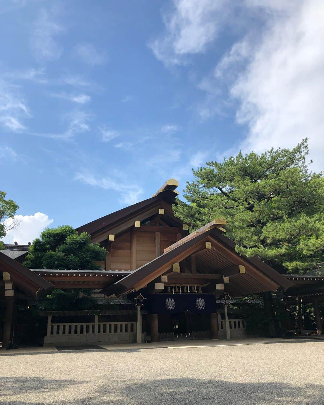 和田正人さんのインスタグラム写真 - (和田正人Instagram)「お休みの今日は熱田神宮へ。全日本大学駅伝のスタート地点でもお馴染み。晴天に恵まれ清々しい気持ちで御参拝。平和な世の中が訪れますように。。。お昼にフォロワーさんに教えてもらった #コンパル のエビフライサンドを食したが、何気に今のところ名古屋メシNo.1かもしれない。」6月28日 17時16分 - daaaaaawaaaaaa