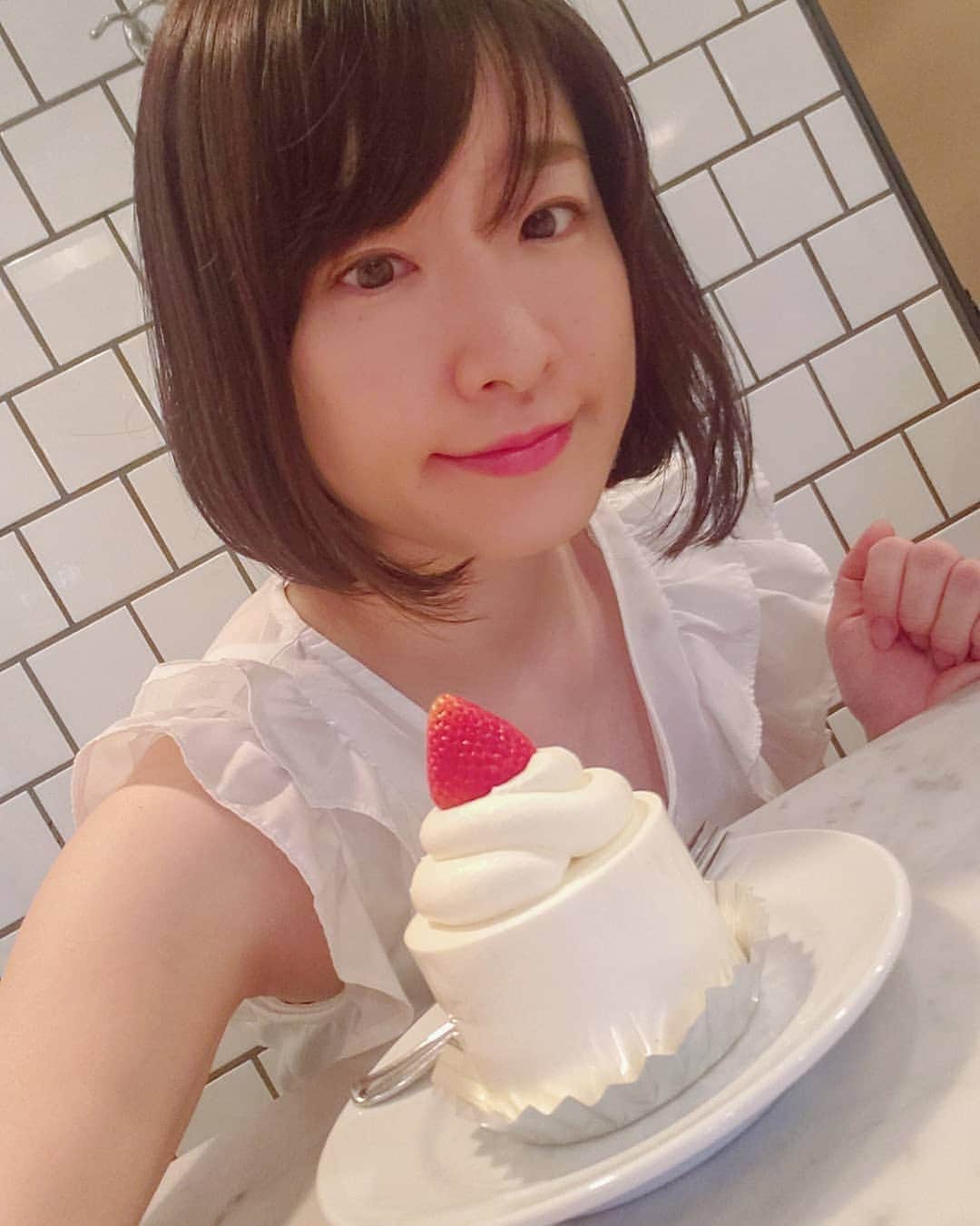 葉山いくみのインスタグラム：「妹が「インスタはもっと自分の画像載せた方がいい！」と言うので、一気に載せてみる🙆」
