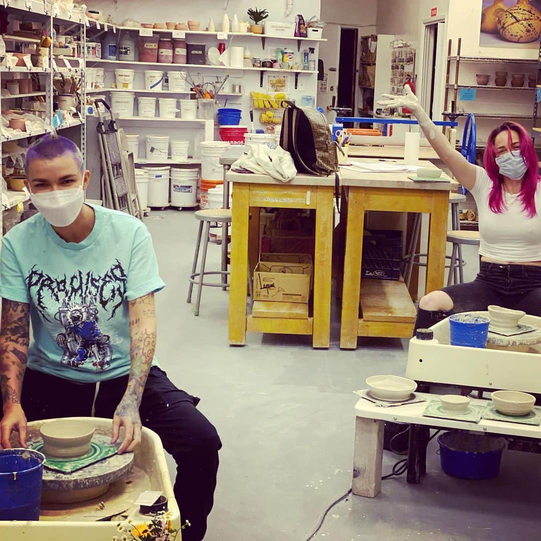 ルビー・ローズさんのインスタグラム写真 - (ルビー・ローズInstagram)「Pottery class with the coolest cat I know @caitylotz」6月28日 17時39分 - rubyrose