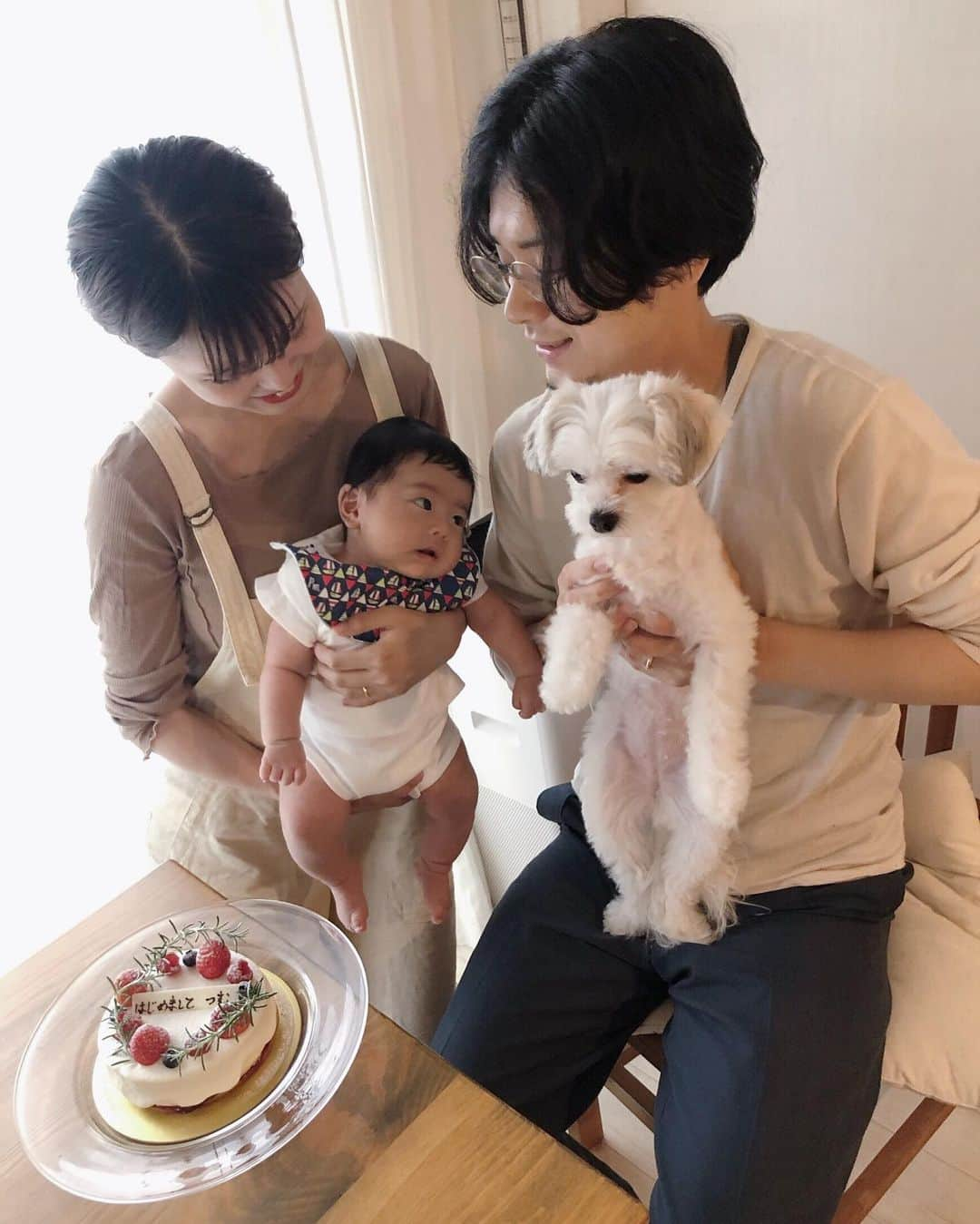 ちょびさんのインスタグラム写真 - (ちょびInstagram)「my family🤱🏼♡ . #love#family#baby#babyboy#dog#babyanddog#赤ちゃんと犬#男の子ベビー#家族写真#ままのて#ベビフル#ママリ#ゼクシィbaby」6月28日 17時42分 - kaoriririn15