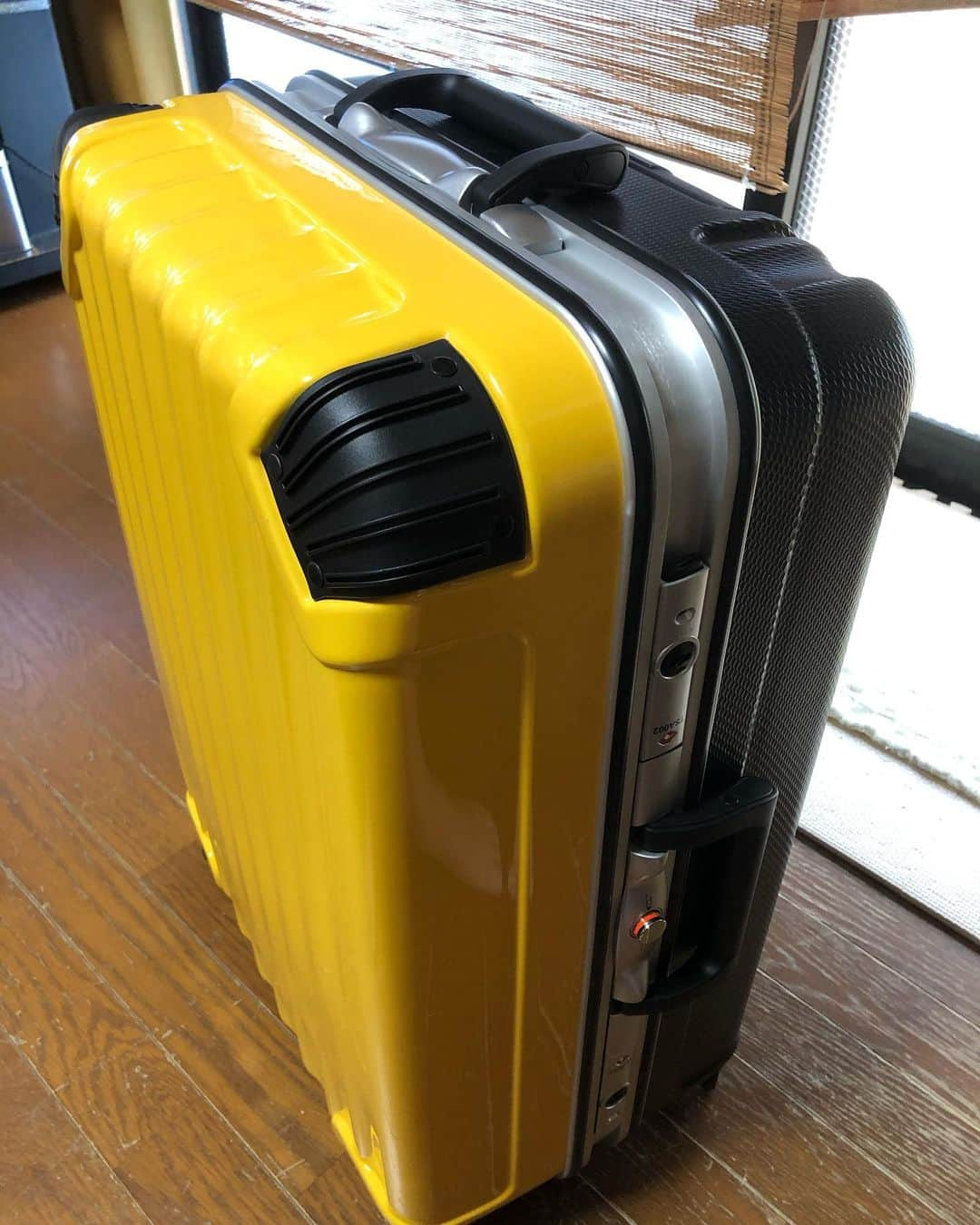 素根輝のインスタグラム：「✨🌼🟡New carrybag🟡🌼✨ #yellow #☺️」