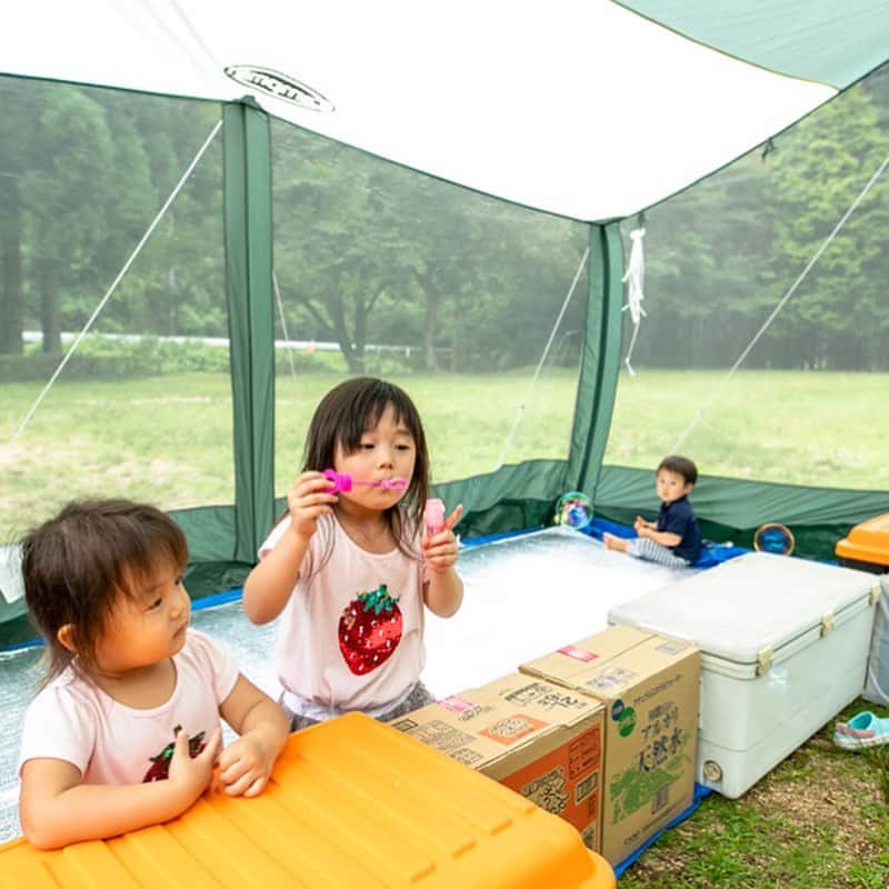 キャンプ情報サイト［ランタン］さんのインスタグラム写真 - (キャンプ情報サイト［ランタン］Instagram)「CAMP SMILE STYLE ／ 3家族総勢10名で楽しむ グループキャンプ ＼ いろんなキャンパーのキャンプスタイルを現地取材と一般キャンパーからの投稿で数多く掲載してます。 . . 詳しくは @lantern.camp  webサイトをご覧ください . . #camp #camping #outdoor #travel #trip #lantern_smile #nature #キャンプ #キャンプ用品 #アウトドア #テント #自然 #旅行 #キャンプ初心者  #キャンプ好きな人と繋がりたい #キャンプスタイル #かぶとの森テラスキャンプ場 #三重県 #亀山市 #ソト #soto #ツーバーナー #コールマン #ランタン #ファミリーキャンプ #ファミキャン」6月28日 17時53分 - lantern.camp