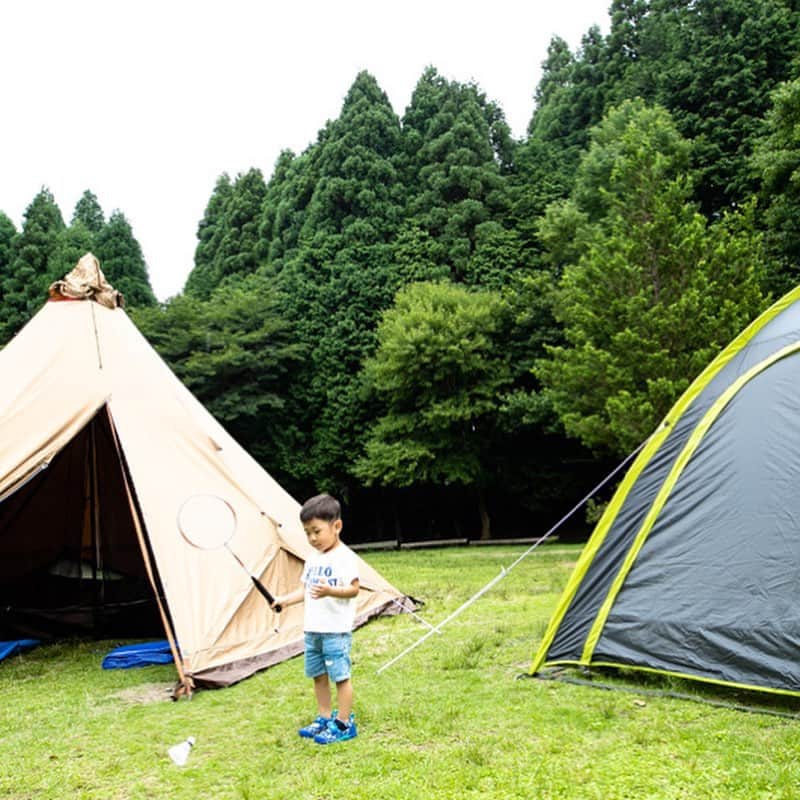 キャンプ情報サイト［ランタン］さんのインスタグラム写真 - (キャンプ情報サイト［ランタン］Instagram)「CAMP SMILE STYLE ／ 3家族総勢10名で楽しむ グループキャンプ ＼ いろんなキャンパーのキャンプスタイルを現地取材と一般キャンパーからの投稿で数多く掲載してます。 . . 詳しくは @lantern.camp  webサイトをご覧ください . . #camp #camping #outdoor #travel #trip #lantern_smile #nature #キャンプ #キャンプ用品 #アウトドア #テント #自然 #旅行 #キャンプ初心者  #キャンプ好きな人と繋がりたい #キャンプスタイル #かぶとの森テラスキャンプ場 #三重県 #亀山市 #ソト #soto #ツーバーナー #コールマン #ランタン #ファミリーキャンプ #ファミキャン」6月28日 17時53分 - lantern.camp