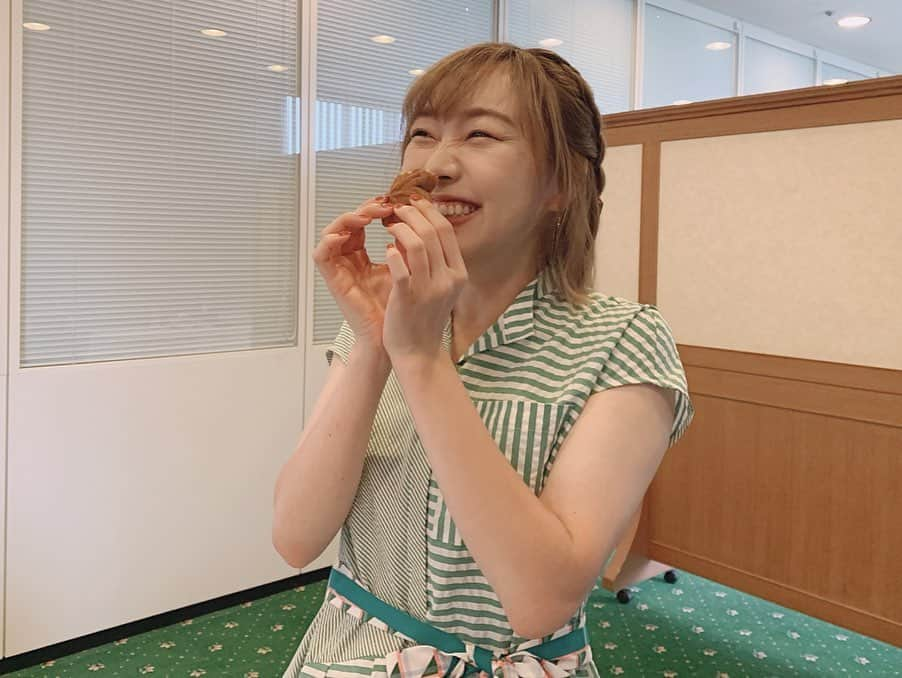 須田亜香里さんのインスタグラム写真 - (須田亜香里Instagram)「昨日のボートレース宮島でのYouTube生配信での髪型。 メイクはお久しぶりにお世話になったメイクさんで、メイクテクニックも色々教えてもらっちゃったー🥰 可愛いチョコレートもいただいた🍫 #ボブアレンジ #編み込み  #ボートレース宮島 #グランドチャンピオン #もみじ饅頭」6月28日 18時21分 - akarisuda