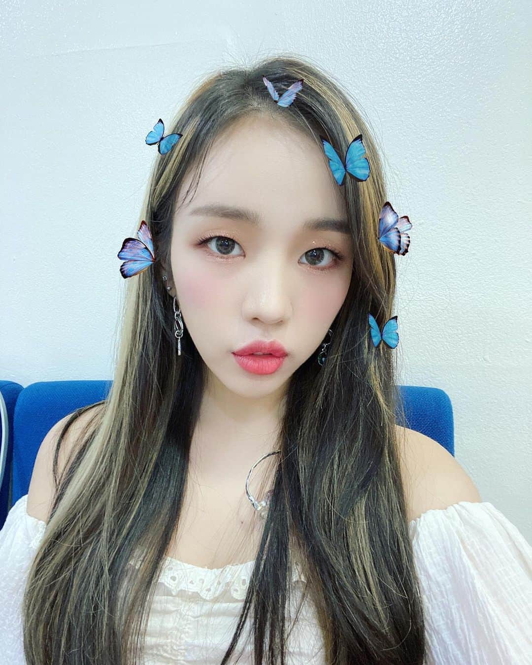 ペク・アヨンのインスタグラム：「라이브 저장하는 거 왜 바뀐 거야 ...? 아무튼..활동 끄읕🥺🤍」