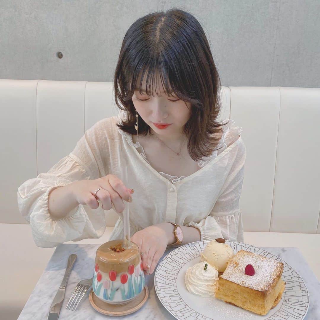 青木菜花のインスタグラム：「.﻿ .﻿ 久しぶりの#なのかふぇ巡り ☕️🤍﻿ ﻿ ここのアールグレイのフレンチトーストが﻿ もうめちやめちゃ美味しすぎて🥺🥺﻿ ﻿ ずっと美味しいって言ってた気がする笑笑﻿ 甘いの大好きなんだよなあ〜﻿ ﻿ 見た目も可愛いしお店も可愛いしまた行きたい！﻿ .﻿ . #なのかふぇ巡り #カフェ巡り #カフェ #カフェスタグラム #カフェごはん #ダルゴナコーヒー #アールグレイ #フレンチトースト #渋谷カフェ #表参道カフェ #代官山カフェ #カフェ巡り部 #instalike #instagood #instafood #lfl」