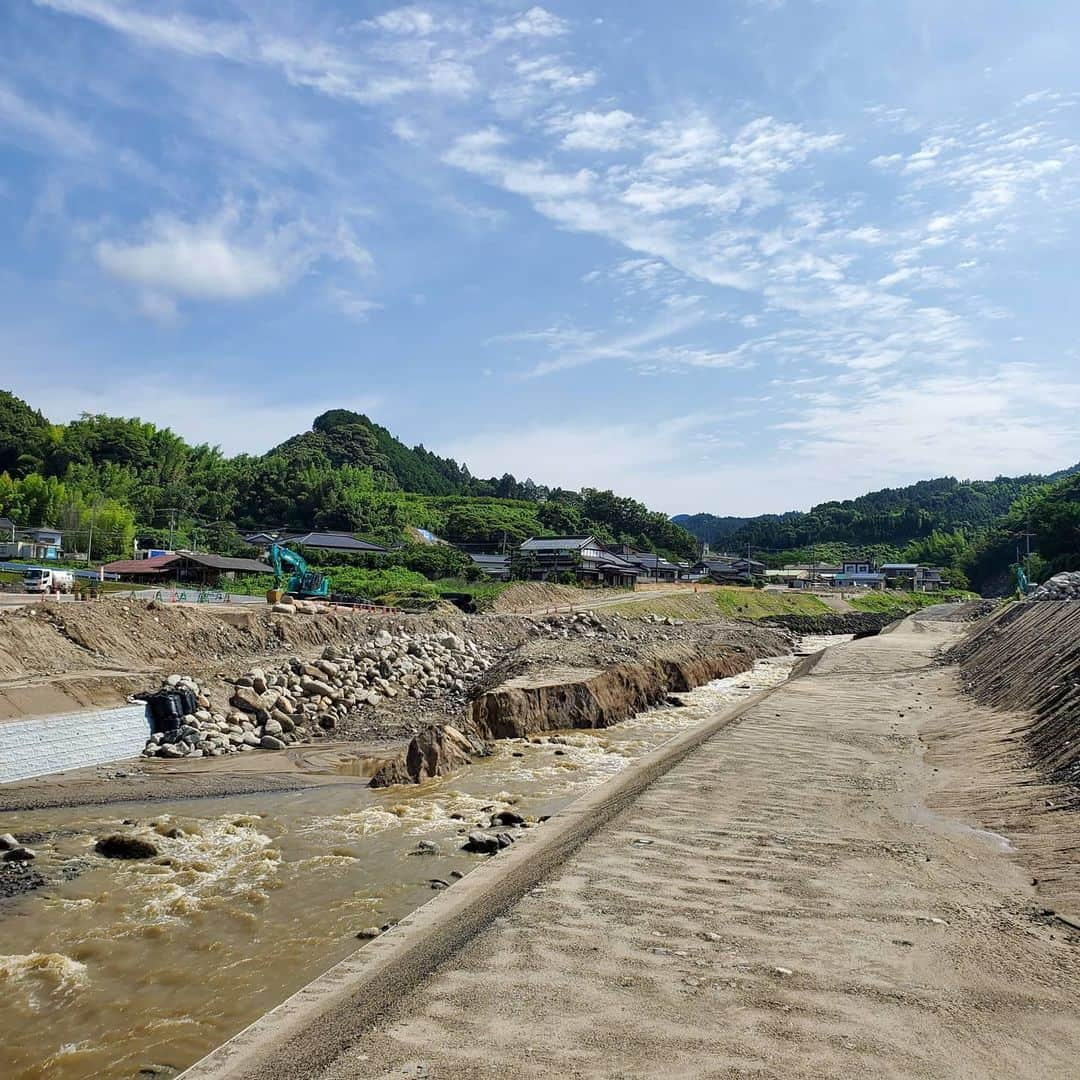 田畑竜介さんのインスタグラム写真 - (田畑竜介Instagram)「今日は東峰村～朝倉市を取材🎤  間もなく九州北部豪雨から3年です  これまでに取材でお世話になった方々に 現状や、新しく始めたこと、 これからの展望、新たなコミュニティなど 様々な事柄について話を聞き、 3年の変化を取材しました😌  7月6日の今日感テレビで お伝えします📺❇️ #rkbテレビ #今日感テレビ  #東峰村 #朝倉市 #九州北部豪雨  #忘れない7月5日」6月28日 18時29分 - tabacchi_rkb