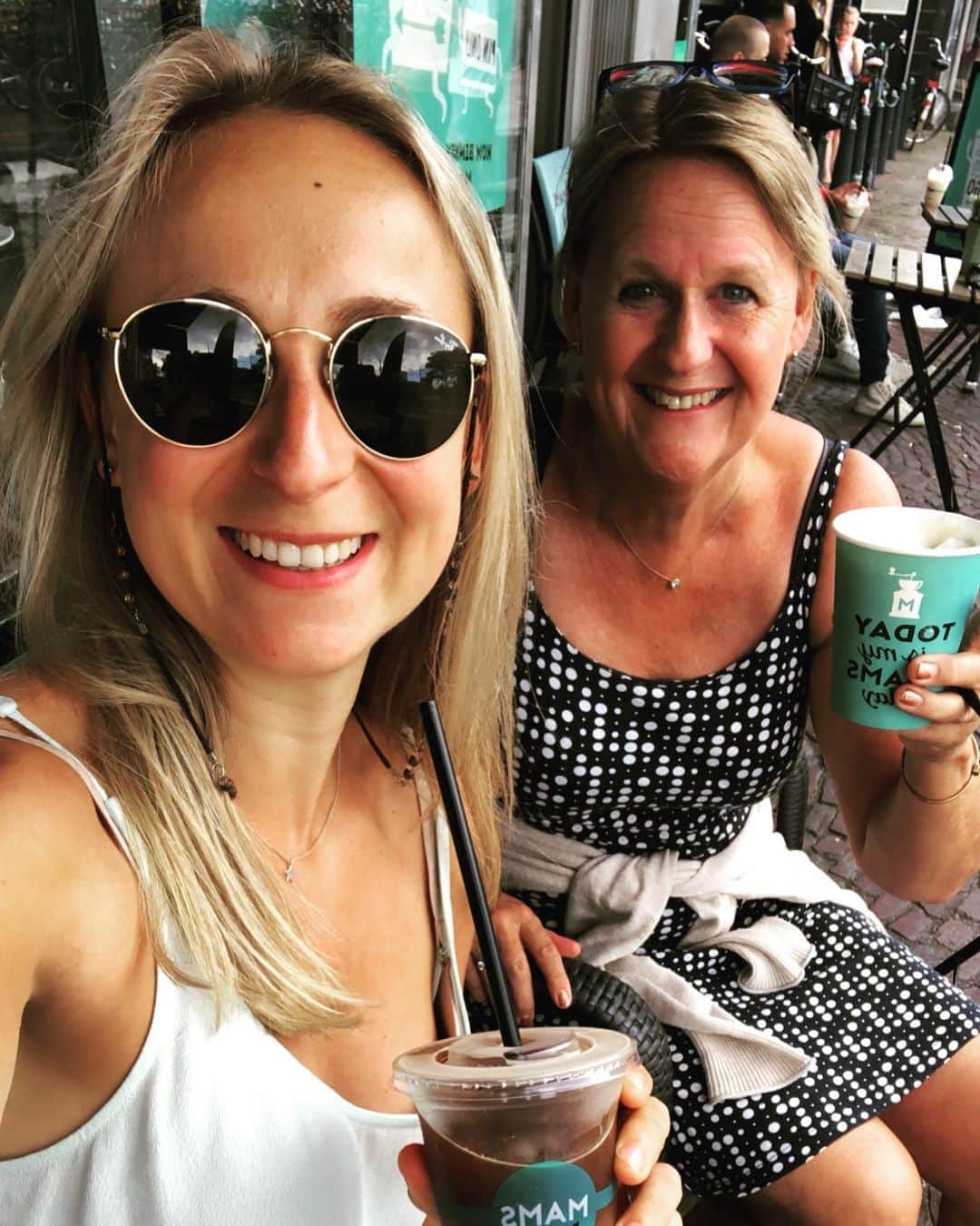 セレーナ・ピークのインスタグラム：「Samen met mama 😍」
