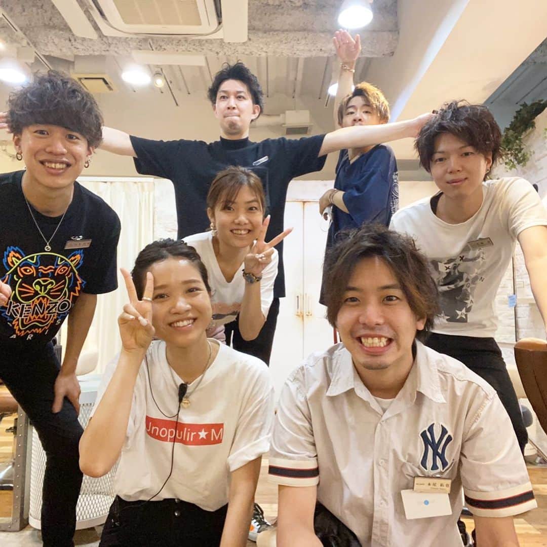 unopulir南森町のインスタグラム：「🤠 ウノプリール南森町店の滝本です👱🏼‍♀️ 私事で恐縮ですが、 本日が南森町店での勤務最終日でした🤲🏻 丸10年、とにかく南森町店が大好きで今日まで働くことができました😊 これからもずっと大好きです❤️ 関わらせていただいたお客様、心から有り難うございました✨✨✨✨ 変化に適応し、周囲の期待を超えられる存在になれるように努めていきます🤩🌈滝本真弓  #ストレートヘア#ストレート#サイエンスアクア#スタイリング#ヘアカラー#トリートメント#ソヴァール#ウノプリール#美容#美容室#髪質改善#美髪#美髪チャージ#黒染め#艶髪#就活カラー#ブルーブラック#コテ巻きアレンジ #むくみ解消 #電気バリブラシ #インフルブロックのどあめ #お家美容 #おうち時間#デンキバリブラシ #トーンアップ #眼精疲労 #LED #リフトアップ #頭の凝り」