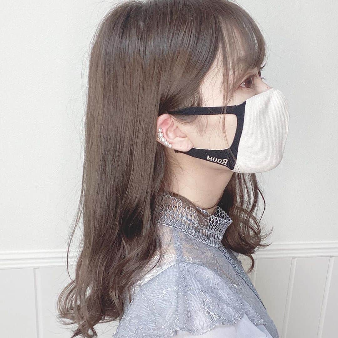 吉次玲奈さんのインスタグラム写真 - (吉次玲奈Instagram)「ROOMのマスクとイヤーカフ♡﻿ ﻿ マスクはシルク100%なので﻿ つけ心地が本当に良すぎて、﻿ 初めて付けた時びっくりしました😳﻿ ﻿ 何度も洗濯できるし、﻿ デザインも可愛いので﻿ 是非皆さんもチェックしてみてね！﻿ ﻿ #マスク　#activemask_room﻿ #アクセサリー」6月28日 19時25分 - rena_yoshitsugu