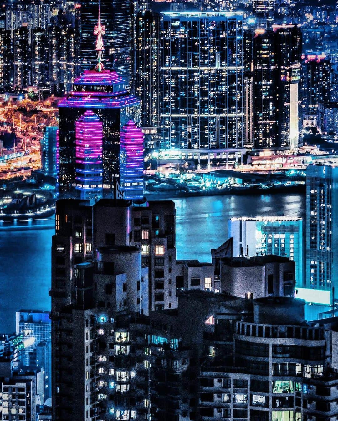 HAYAMI HANNAH ハナさん ど田舎さんのインスタグラム写真 - (HAYAMI HANNAH ハナさん ど田舎Instagram)「Hong Kong 🇭🇰 memories  Miss You Too ! : ホンコンニイキタイネ🇭🇰 :  #hayamihannah  #Picsofhk #香港 #Sonyimagegallery  #discoverhongkong #instameethk⁠ #awesomehongkong  #hongkongphotography⁠ #unlimitedhongkong  #exploringhongkong⁠ #hongkongstreets  #hongkongnight  #hkphotography ⁠ #hongkong  #hongkonglifestyle #Hongkonginsta  #hongkongstreetphotography⁠ #visualhongkong  #reframinghk  #travelphotography #Bealpha  #sonyimages #moodygrams⁠  #asianlens #letsguide #Eyeempohoto #線維筋痛症 #yourshotphotographer  #localiiz  #everydayhongkong」6月28日 19時26分 - hayamihannah