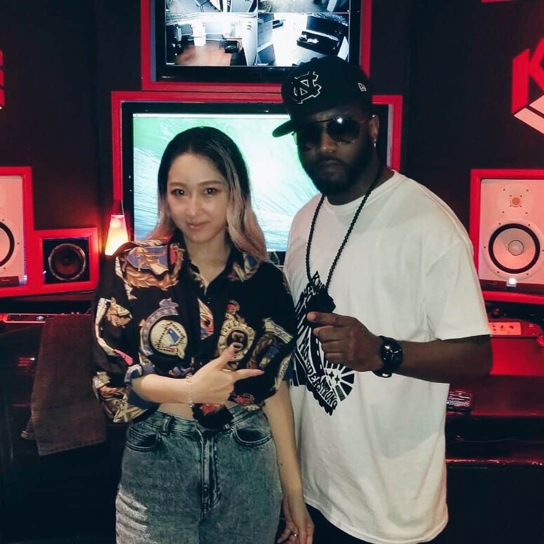jyA-Me（ヤミー）のインスタグラム：「✔️✔️✔️ in North Carolina 🎙🎧🎹 ヤバイの出来たよ🔥 w/ @mikeblayz  #doingmusic  #studiotime#recording」