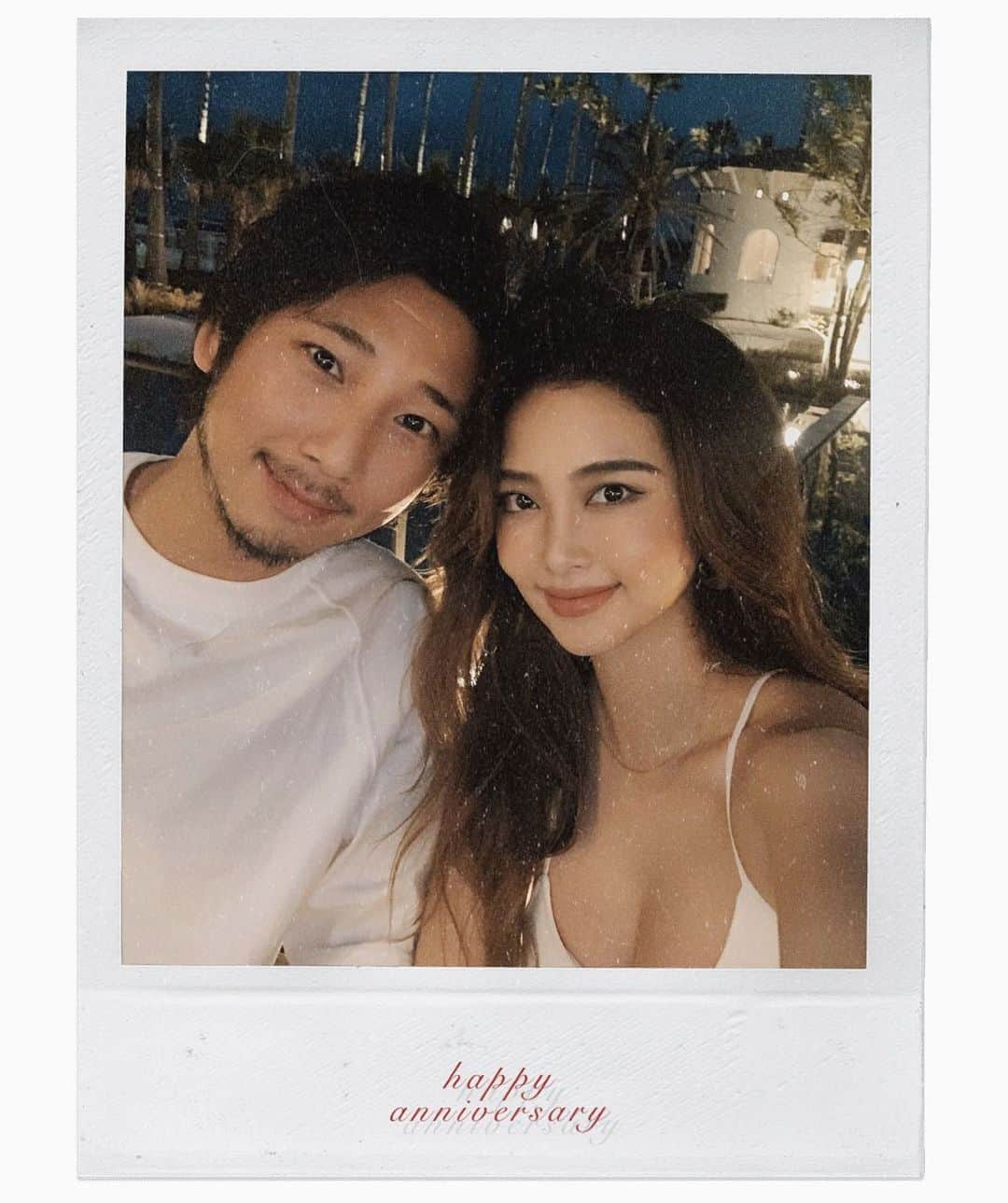 Yumaikaのインスタグラム：「婚約期間を経て 無事 入籍しました👫❤︎ . そして、もう一つ✨ お腹の中に赤ちゃんがいます👶🏻！！ . ブランド立ち上げ準備と妊娠悪阻で 想像を絶するぐらい、大変な事が立て続けにありましたが、とても優しくて、思いやりのある旦那の支えのおかげで、なんとか乗り越えることができました。 . 大阪から東京にきて、誰を信じたらいいかもわからなくて、東京の頼れる友達も少ないし🤣 孤独を感じるのも、正直少なくなかった✌🏾 . 話し出すと、感極まって泣きそうになるぐらいで 今思うと、あの時 頑張って良かったな って思える瞬間は数え切れないぐらいあって。 . 妊娠と開業と、あとコロナの影響も トリプルで忙しくて、心がついていけない日々で ブランドを諦めようとも思いましたが お腹の赤ちゃんの存在をエコーで見た時に 背中を押された気がして、一人じゃないよって 言われてる気がして、 その神秘的で愛おしい、小さな存在に 何度も救われてきました🤰🏻 . これから、もっと忙しくて大変なこともたくさん出てくると思うけど 同時に、すごくワクワクしてます🥰 . 今は、安定期に入って、ブランドも順調で やっと一息！かと思いきや、次の準備に追われてますが😰笑 . 無理せず、マイペースに、頑張っていくので これからも、応援よろしくお願いします。🌞 . #結婚記念日#20200620 #ぷんにーらいふ #🤰🏻 .」