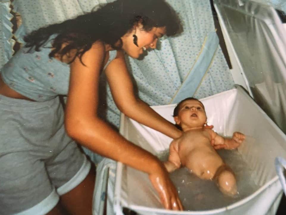 ナタリア・ベッカーのインスタグラム：「Didi e eu/Didi e Nena/Didi e Tetteo. Feliz aniversário pra ela que cuida de tudo e de todos com tanto amor! Que o Senhor te abençoe, te guarde e que tu vivas todos os sonhos Dele pra tua vida! Obrigada por tudo, por tanto! Te amamos Didiélen, desde sempre e pra sempre ❤️👵🏼」