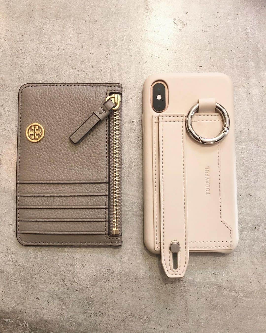 古賀文沙さんのインスタグラム写真 - (古賀文沙Instagram)「・ ・ ・ new iPhone case🍋 ・ ・ ・ #lifesstore #lifes_store  #toryburch #toryburchcardcase  #likeforlikes #like4likes #swag #swagger」6月28日 19時59分 - ayasa_koga