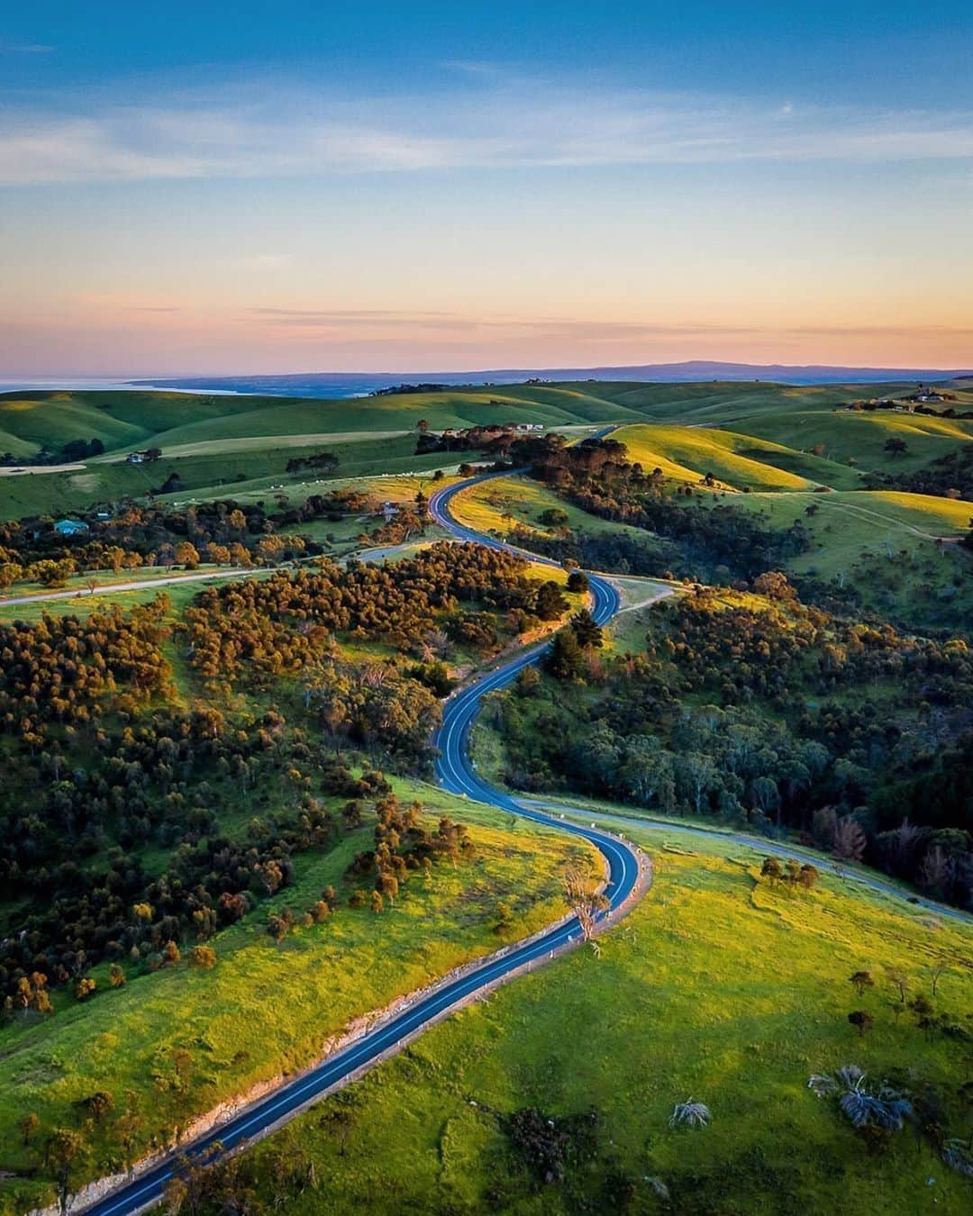 Australiaさんのインスタグラム写真 - (AustraliaInstagram)「Not sure about you, but we're getting an overwhelming urge to go on a @southaustralia #roadtrip after seeing this shot 💚 @antstagram_sa captured the lush rolling hills of #Myponga in the @officialfleurieupeninsula and they’ve got us thinking that the grass might actually be greener in this region of @southaustralia! Located just an hours’ drive from #Adelaide, we suggest packing a picnic, hitting the road and enjoying the sunset from the hilltop lookout picnic area when travel permits. #seeaustralia #seesouthaustralia #fleurieupeninsula」6月28日 20時00分 - australia