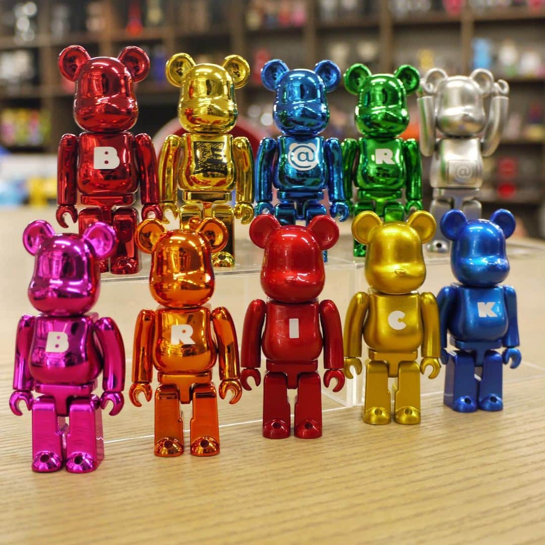MEDICOM TOYさんのインスタグラム写真 - (MEDICOM TOYInstagram)「6/30(火)発売🎉BE@RBRICK SERIES 40🎉 その発売をお祝いして、歴代SERIESのBASICたちが大集合！ 本日はSERIES 21から30が登場！ あなたはいくつ持っていますか？  記念すべきBE@RBRICK SERIES 40はまもなく発売です！ http://bearbrick.com -------------------------------------------------- 🎉BE@RBRICK SERIES 40🎉 will be released on Tuesday June 30th! To celebrate this event, the BASIC from previous SERIES gathered together! Today we introduce you BASIC from SERIES 21 to 30! How many of them do you have?  The memorable BE@RBRICK SERIES 40 is coming soon! http://bearbrick.com  #medicomtoy #メディコムトイ #bearbrick #ベアブリック #40」6月28日 19時54分 - medicom_toy