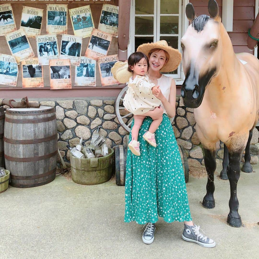 川畑ありささんのインスタグラム写真 - (川畑ありさInstagram)「六甲山牧場🐮♡ . . #familyday#family #六甲山牧場 #thedays_of_nico  #赤ちゃんコーデ #女の子コーデ #女の子ベビー #baby#babygirl#赤ちゃん」6月28日 20時15分 - princess_arisa