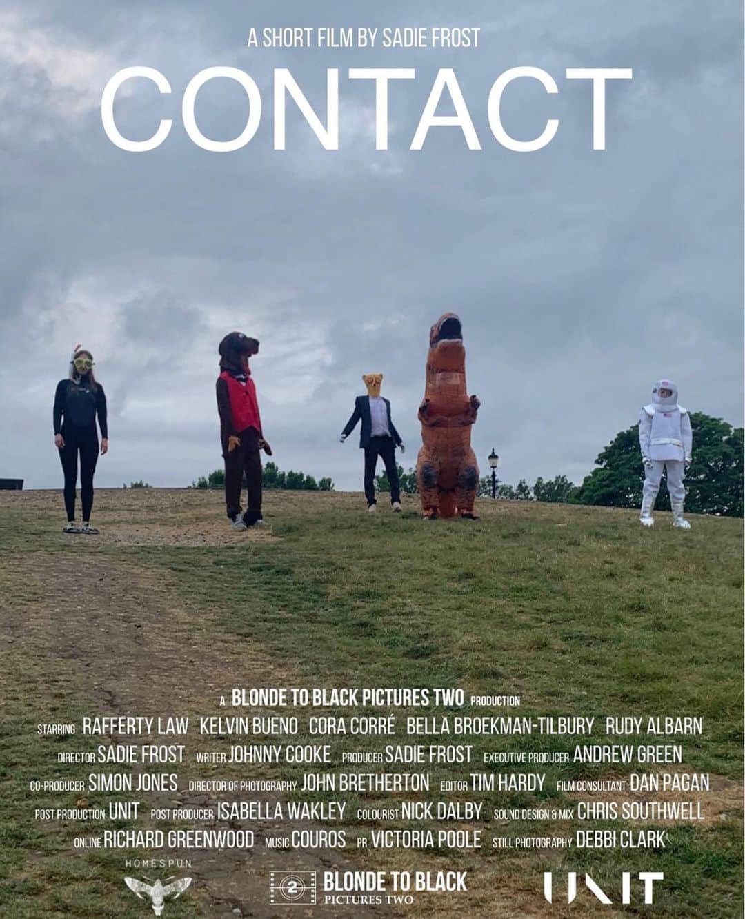 ラファティ・ロウのインスタグラム：「Our new short film CONTACT is released today in collaboration with @thelovemagazine at: www.thelovemagazine.co.uk/video/starring-raff-law-sadie-frosts-short-film-contact-addresses-mental-health-in-lockdown  Directed by Sadie Frost, written by the talented @johnnycooke77 and Exec Produced by Andrew Green, CONTACT explores the impact lockdown has had on the mental health and wellbeing of young people.  CONTACT - A @blondetoblackpictures Production  _  CAST Rafferty Law - @rafflaw  Kelvin Bueno - @kelvinkinderbueno Cora Corré - @coracorre Bella Broekman-Tilbury - @bellabroekmantilbury Rudy Albarn - @1hir133n _  Director @sadielizafrost  Writer @johnnycooke77  _ Producer @sadielizafrost Executive Producer @andrewpaulgreen  Co-Producer @simonjonesldn _ DOP @johnalexanderbretherton / DOP Assistant Rudy Law / Editor Tim Hardy / Post Production @unit_studios / Post Producer @isabellawakley / Film Consultant Dan Pagan / Colourist @nicholas_paul_dalby / Sound Design & Mix @earhornsound / Online @happy_giraffe / Music @couros / PR @vicsnaps / Still Photography @debbiclarkphotography  #contact #shortfilm #covid #lockdown #mentalhealth #isolation #loneliness #youngpeople #youth #trauma #love」