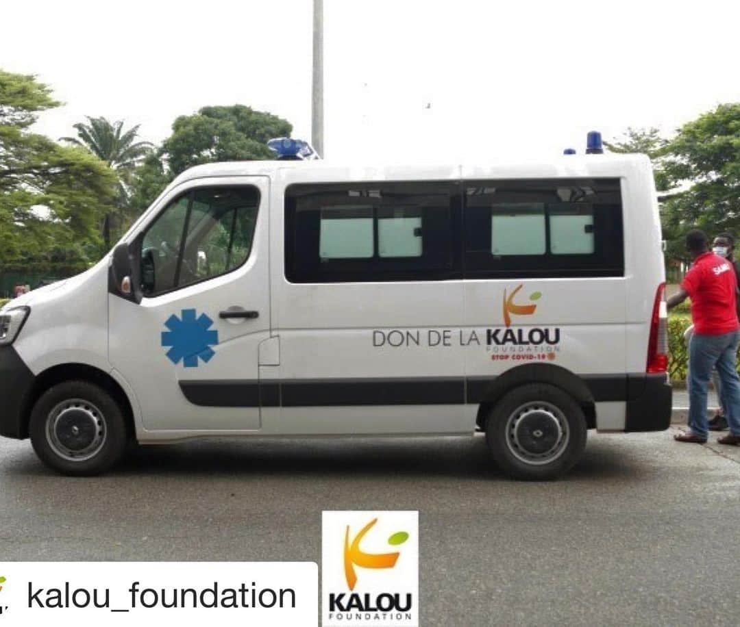 サロモン・カルーさんのインスタグラム写真 - (サロモン・カルーInstagram)「Merci à la team KF @mamaudoudiawara @kony_diawara @melie_tiacoh @majotalou #Repost @kalou_foundation ・・・ Ce vendredi 26 Juin 2020, répondant à l'élan de solidarité demandé par SEM Alassane Ouattara, la fondation Kalou a offert une ambulance au Ministère de la Santé et de l'Hygiène Publique. C’est des mains de @majotalou, ambassadrice de la fondation accompagnée du Secrétaire Général de la fondation @mamaudoudiawara que cette ambulance a été remise à M. Joseph Aka Directeur de Cabinet du Ministre de la Santé et de l'Hygiène Publique. cc @salomonkalou . . . #Don #FondationKalou #Fondation #StopCovid19 #Coronavirus #SAMU #Abidjan #Cotedivoire #Africa #medecine」6月28日 20時19分 - salomonkalou