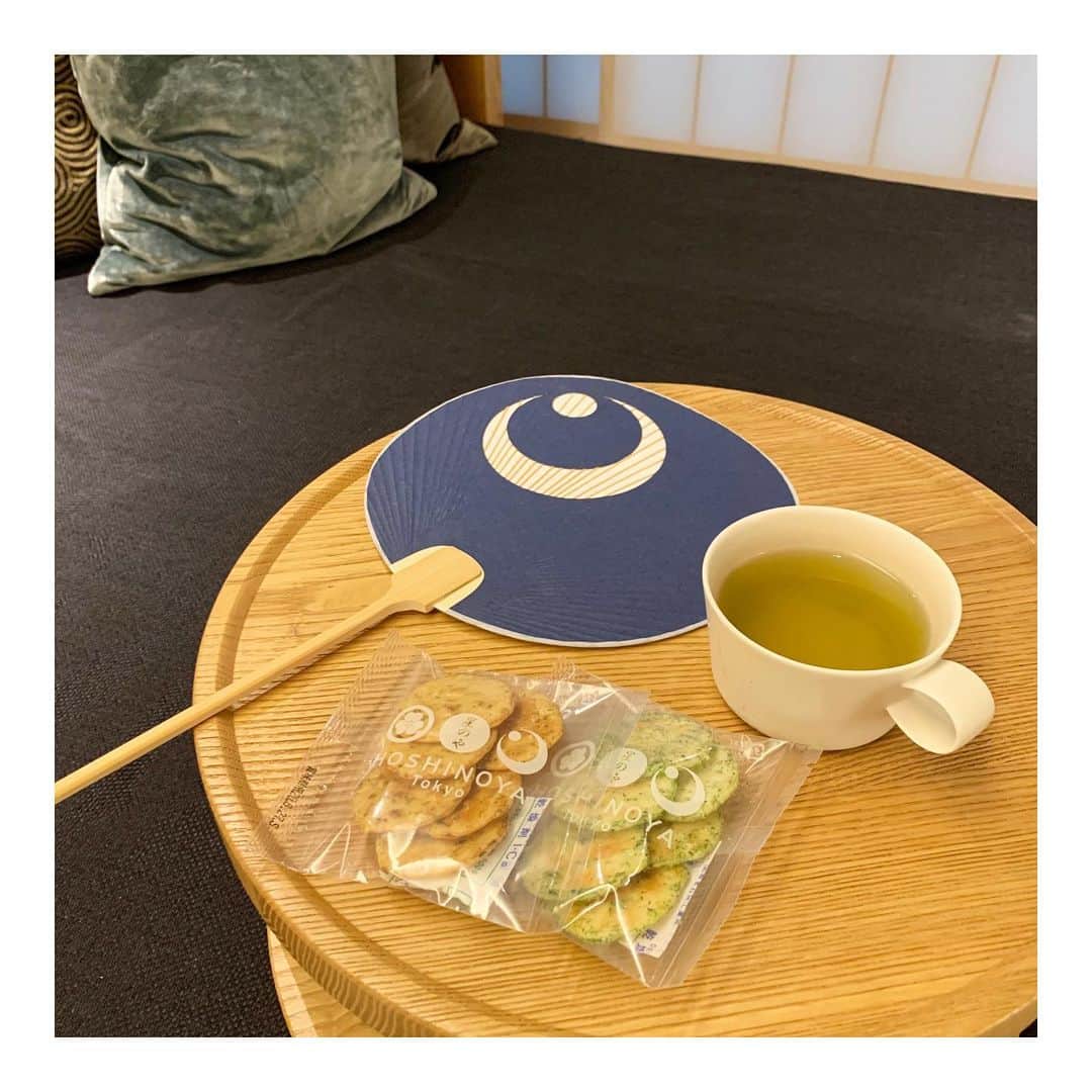 篠原菜月さんのインスタグラム写真 - (篠原菜月Instagram)「星のや東京でテレワークしながら滞在できるプランがあることをご存じですか？👩‍💻﻿ 仕事環境をがらりと変えてリラックスしながらテレワークをしてみました！﻿ 小腹が空いたら、客室から畳続きで24時間自由に行き来できる「お茶の間ラウンジ」でコーヒーや紅茶、お菓子をいただけます。 ﻿ お菓子もアイスもおせんべいもあって幸せすぎました🐽💓﻿ ﻿ ﻿ @hoshinoya.official @hoshinoresorts.official  #hoshinoyatokyo#tokyo#hoshinoresorts#hoshinoya#星のや#星のや東京#星野リゾート#東京#旅館#日本旅館#大手町#温泉#大手町温泉#七夕#旅行#国内旅行#テレワーク#仕事#zoom#work #お茶の間ラウンジ」6月28日 20時19分 - natsukishinohara