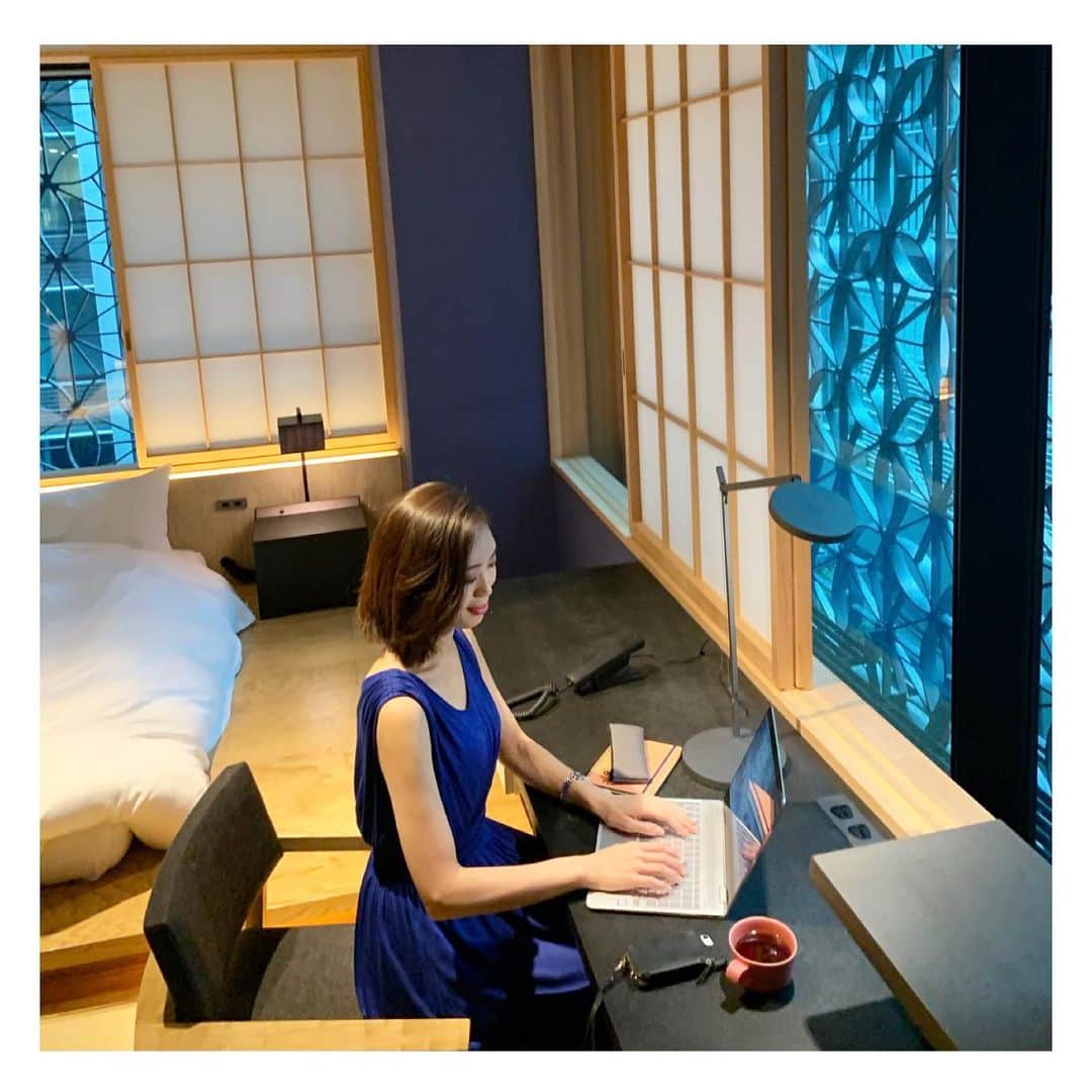 篠原菜月のインスタグラム：「星のや東京でテレワークしながら滞在できるプランがあることをご存じですか？👩‍💻﻿ 仕事環境をがらりと変えてリラックスしながらテレワークをしてみました！﻿ 小腹が空いたら、客室から畳続きで24時間自由に行き来できる「お茶の間ラウンジ」でコーヒーや紅茶、お菓子をいただけます。 ﻿ お菓子もアイスもおせんべいもあって幸せすぎました🐽💓﻿ ﻿ ﻿ @hoshinoya.official @hoshinoresorts.official  #hoshinoyatokyo#tokyo#hoshinoresorts#hoshinoya#星のや#星のや東京#星野リゾート#東京#旅館#日本旅館#大手町#温泉#大手町温泉#七夕#旅行#国内旅行#テレワーク#仕事#zoom#work #お茶の間ラウンジ」