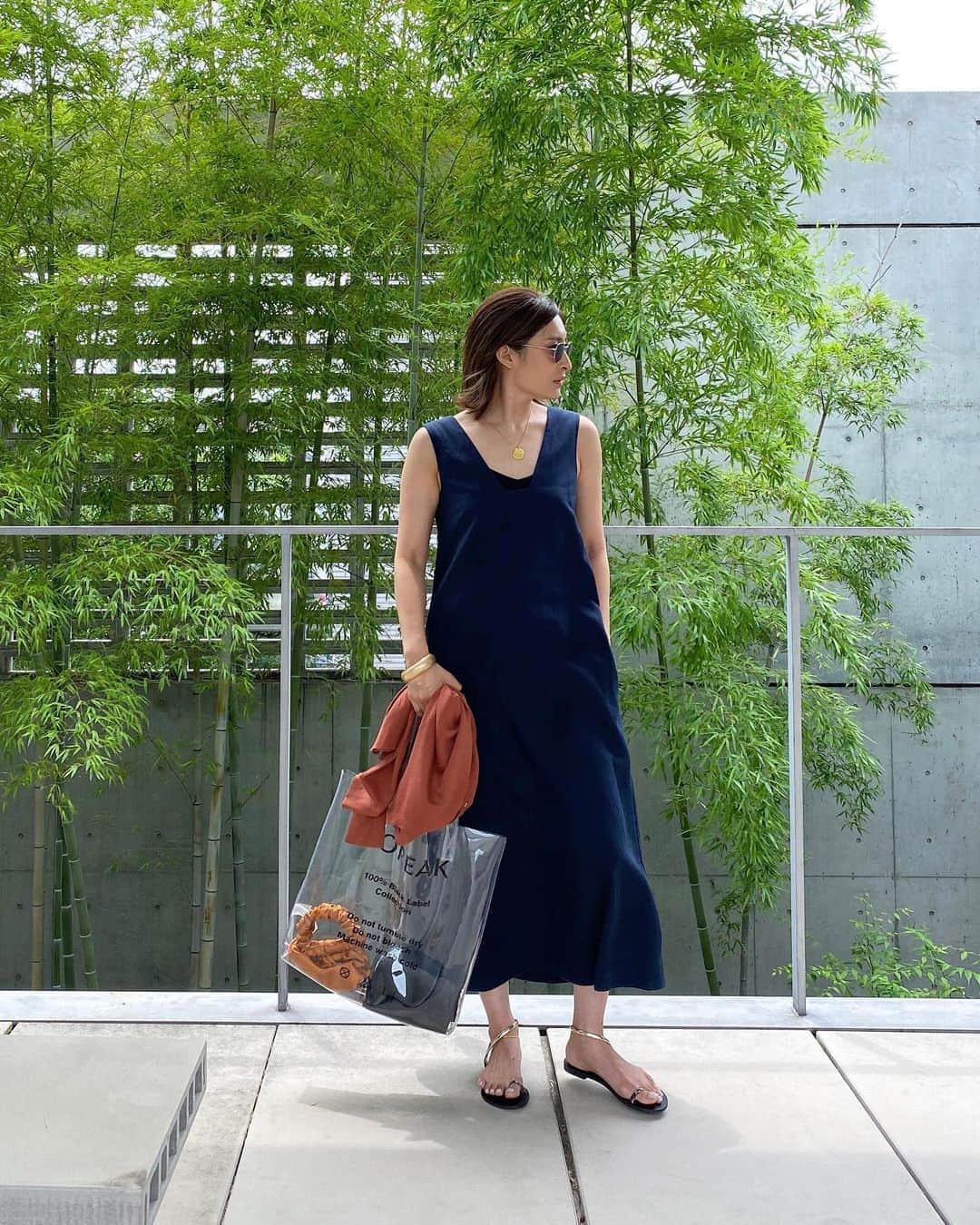 Ayaさんのインスタグラム写真 Ayainstagram Outfitoftoday 甘いワンピースは苦手だけど 太いショルダーと背中のカッティングが計算されたシルエットの モダンなハンサムワンピース 大好きな Cosstores Jp で見つけました さらっとしていて機能性が高く 本当