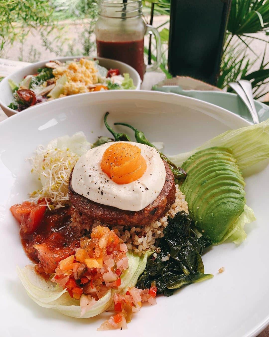 朝岡実嶺さんのインスタグラム写真 - (朝岡実嶺Instagram)「『美と健康は食事から』と言うコンセプトのレストラン、Mr.FARMERのランチ🍴 🔸マッシュルームとケールのサラダ 🔸ヴィーガンロコモコ すごく美味しかった😋😋😋 Having launch at Mr.FARMER which has the concept "beauty and health made from the food". 🔸Mushroom and kale salad 🔸Vegan Loco moco So delicious😋😋😋 #ミスターファーマー #ヴィーガン料理  #ロコモコ #mrfarmer #veganfood  #locomoco」6月28日 20時31分 - mirei_asaoka