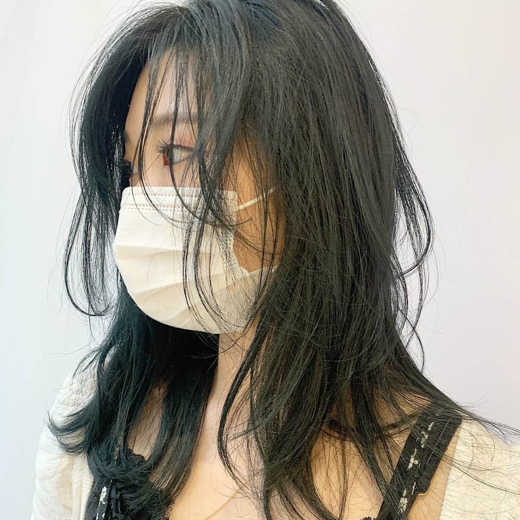 原涼香のインスタグラム：「『 𝐃𝐞𝐞𝐩 𝐈𝐜𝐞 𝐠𝐫𝐞𝐞𝐧 × レイヤーカット 』💚 赤味ゼロカラーと巻かなくても良いカットで 夏を乗り越えましょう〜 ❤︎ ㅤㅤㅤㅤㅤㅤㅤㅤㅤㅤㅤㅤㅤ」