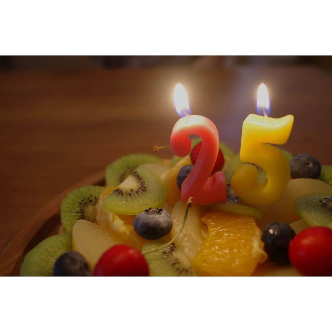 のインスタグラム：「. 25歳になりました。  日々満たされていることを実感しながら、自分らしく成長していきたいです。  これからもよろしくお願いします！」