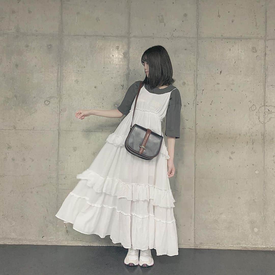 栗田望海 のぞ さんのインスタグラム写真 栗田望海 のぞ Instagram この前下北沢の古着屋さんで一目惚れしたワンピース 布量多めでもう可愛すぎる Ootd Instafashion Instalike レースワンピース 白ワンピース Adidas スニーカー