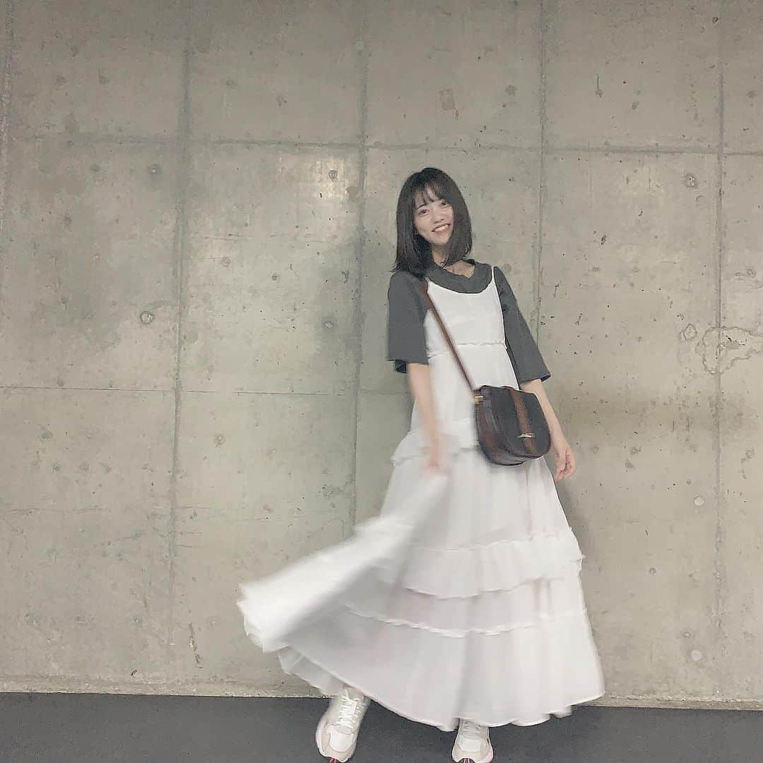 夏目一花さんのインスタグラム写真 - (夏目一花Instagram)「. この前下北沢の古着屋さんで一目惚れしたワンピース🍒❤︎. 布量多めでもう可愛すぎる、、、！. . . . #ootd #instafashion #instalike #レースワンピース #白ワンピース #adidas #スニーカー #おしゃれさんと繋がりたい #栗田望海 #高身長コーデ #高身長女子 #165cm」6月28日 20時55分 - natsume_me__