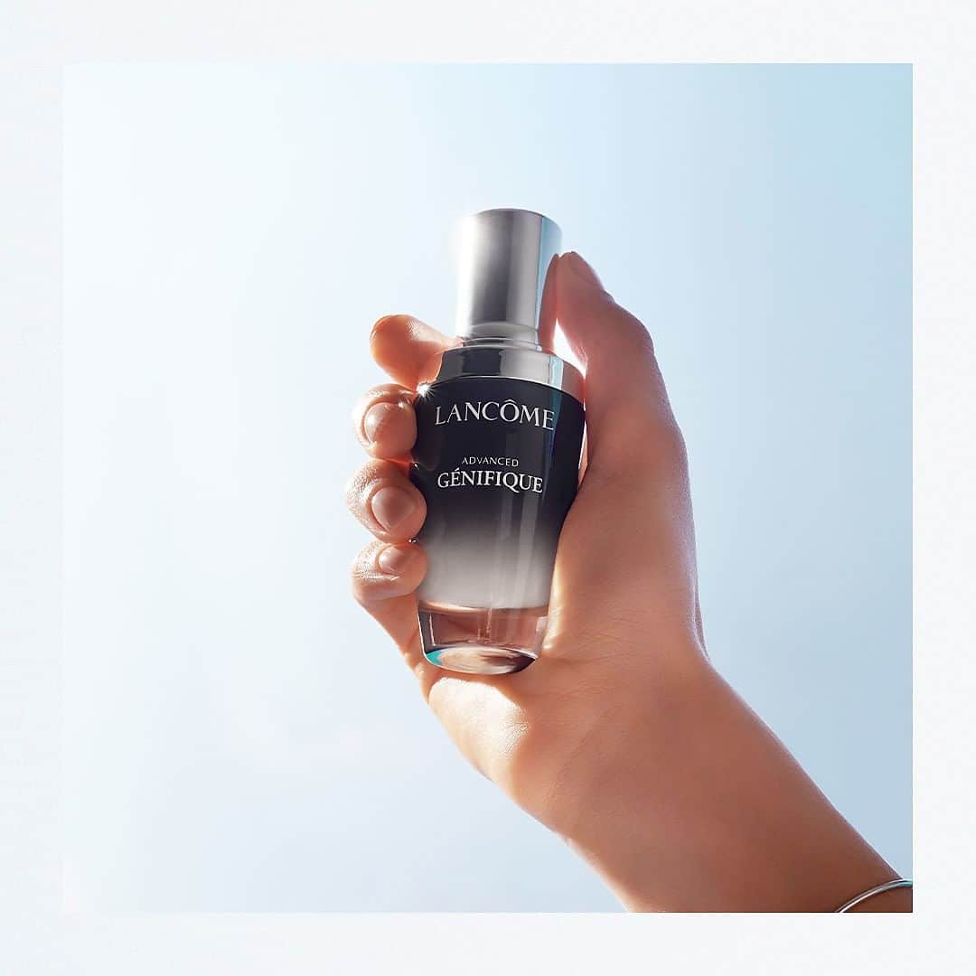 Lancôme Officialさんのインスタグラム写真 - (Lancôme OfficialInstagram)「Indulge in a hydrating, lightweight signature texture this summer. After a day in the sun, applying a full dropper of Advanced Génifique serum will feel like a treat for the senses.  #Lancome #AdvancedGenifique #Skincare」6月28日 20時59分 - lancomeofficial