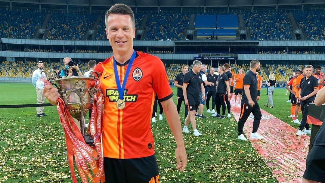 イェウヘン・コノプリャーンカさんのインスタグラム写真 - (イェウヘン・コノプリャーンカInstagram)「⚒ CHAMPIONS 🏆🥇 @fcshakhtar」6月28日 20時58分 - konoplyanka.official