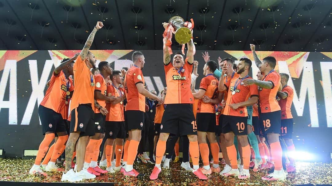 イェウヘン・コノプリャーンカのインスタグラム：「⚒ CHAMPIONS 🏆🥇 @fcshakhtar」