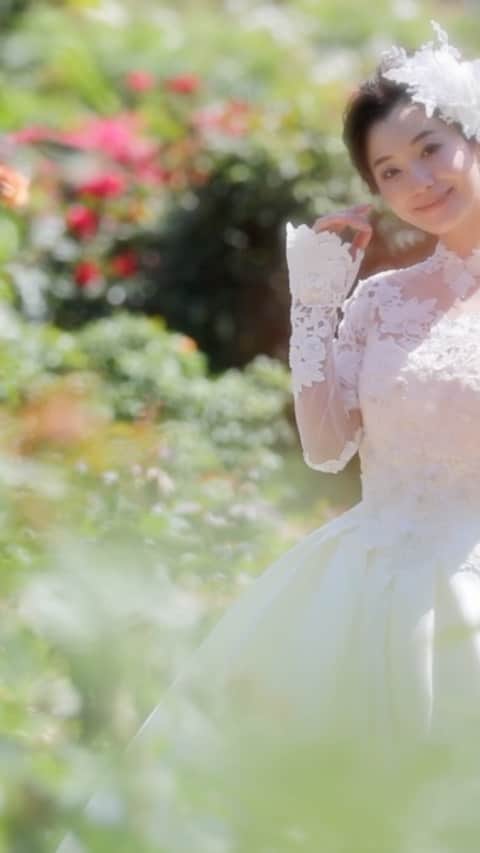 yumikatsuraのインスタグラム：「*﻿﻿﻿﻿﻿ たくさんの花嫁さまのご希望にお応えして、ユミカツラが手掛けるフォトプランが新登場✨﻿﻿﻿ ﻿﻿﻿ 国内・海外のスタジオやロケーションでの撮影プランをご用意。憧れのドレスで思い出に残る撮影をしたい！という花嫁さまの夢を叶えます♡﻿﻿﻿ おふたりの記念に特別感のある思い出を作りたい、プリンセスのような体験をしてみたい、最高にハッピーな1日を過ごしたい、そんな皆様のお手伝いをさせていただきます！﻿﻿ ﻿﻿ パッケージプランは20万円台〜、オーダーメイドサービスあり。 ﻿﻿﻿ マタニティフォトやアニバーサリーフォトの対応も可能。ウエディング撮影だけでなく、記念日や、お友達同士での撮影、ソロ撮影もご相談くださいませ。﻿﻿﻿ ﻿﻿﻿ 桂由美ブライダルハウス東京本店・大阪本店にて、お問い合わせ受付中です💍﻿﻿﻿ -------------------------﻿﻿﻿﻿﻿﻿﻿﻿﻿﻿﻿﻿﻿﻿ ﻿﻿﻿﻿﻿﻿﻿﻿﻿﻿﻿ ﻿﻿﻿プレ花嫁さま応援企画第3弾💐﻿﻿﻿﻿﻿﻿﻿﻿ ﻿﻿﻿﻿﻿﻿﻿﻿ あなただけのために一から作り上げる夢のようなドレスと一緒にロケフォトを♡ユミカツラのオートクチュールオーダードレス製作体験とロケーションフォトのプレゼント企画を開催致します。﻿﻿﻿﻿﻿﻿﻿﻿ ﻿﻿﻿﻿﻿﻿﻿﻿ 55年間、70万人以上の花嫁さまの幸せをお手伝いしてきたユミカツラのスペシャルなクチュールテクニックを是非体験してみてください♪﻿﻿﻿﻿﻿﻿﻿ ﻿﻿﻿﻿﻿﻿﻿﻿ 応募要項は公式HPをチェック✨﻿﻿﻿﻿ ﻿﻿﻿﻿﻿﻿﻿﻿ https://www.yumikatsura.com/fair-campaign/10529﻿﻿﻿﻿﻿﻿﻿﻿ ﻿﻿﻿﻿﻿﻿﻿﻿﻿ [応募期間]2020年6月22日(月)〜7月13日﻿(月)﻿﻿﻿﻿﻿﻿﻿﻿ [当選発表] 2020年7月17日﻿ ﻿(金)﻿﻿﻿﻿﻿﻿﻿﻿ ﻿﻿﻿﻿﻿﻿﻿﻿ 是非ご応募お待ちしております👗﻿﻿﻿﻿﻿﻿﻿ ﻿ -------------------------﻿﻿﻿﻿﻿﻿﻿﻿﻿﻿ ﻿﻿﻿﻿﻿﻿﻿﻿﻿﻿ .﻿﻿﻿﻿﻿﻿﻿﻿﻿﻿﻿﻿﻿﻿ .﻿﻿﻿﻿﻿﻿﻿﻿﻿﻿﻿﻿﻿﻿ .﻿﻿﻿﻿﻿﻿﻿﻿﻿﻿﻿﻿﻿﻿ @yumikatsurajapan﻿﻿﻿ Photo @bananamonkeypictures﻿﻿﻿ Hair&Make @hm_yuka﻿﻿﻿ Model @yukikaneshiro﻿﻿﻿ Location @keiseirosegarden﻿﻿ #ウエディングドレス #ウエディングドレス選び #前撮り #前撮りドレス #ロケーションフォト #ロケーションフォトウェディング #ロケフォト #ガーデンウエディング #プレ花嫁準備 #プレ花嫁2020 #フォトウエディング #フォトウエディングドレス #ロングトレーン #運命のドレス #ウエディングドレス試着 #ウエディングフォト #桂由美 #桂由美ドレス #yumibrides #yumikatsura #プリンセスドレス #プレ花嫁応援 #オーダードレス #オーダードレスショップ #おしゃれ花嫁 #後撮り#後撮りドレス #結婚準備」