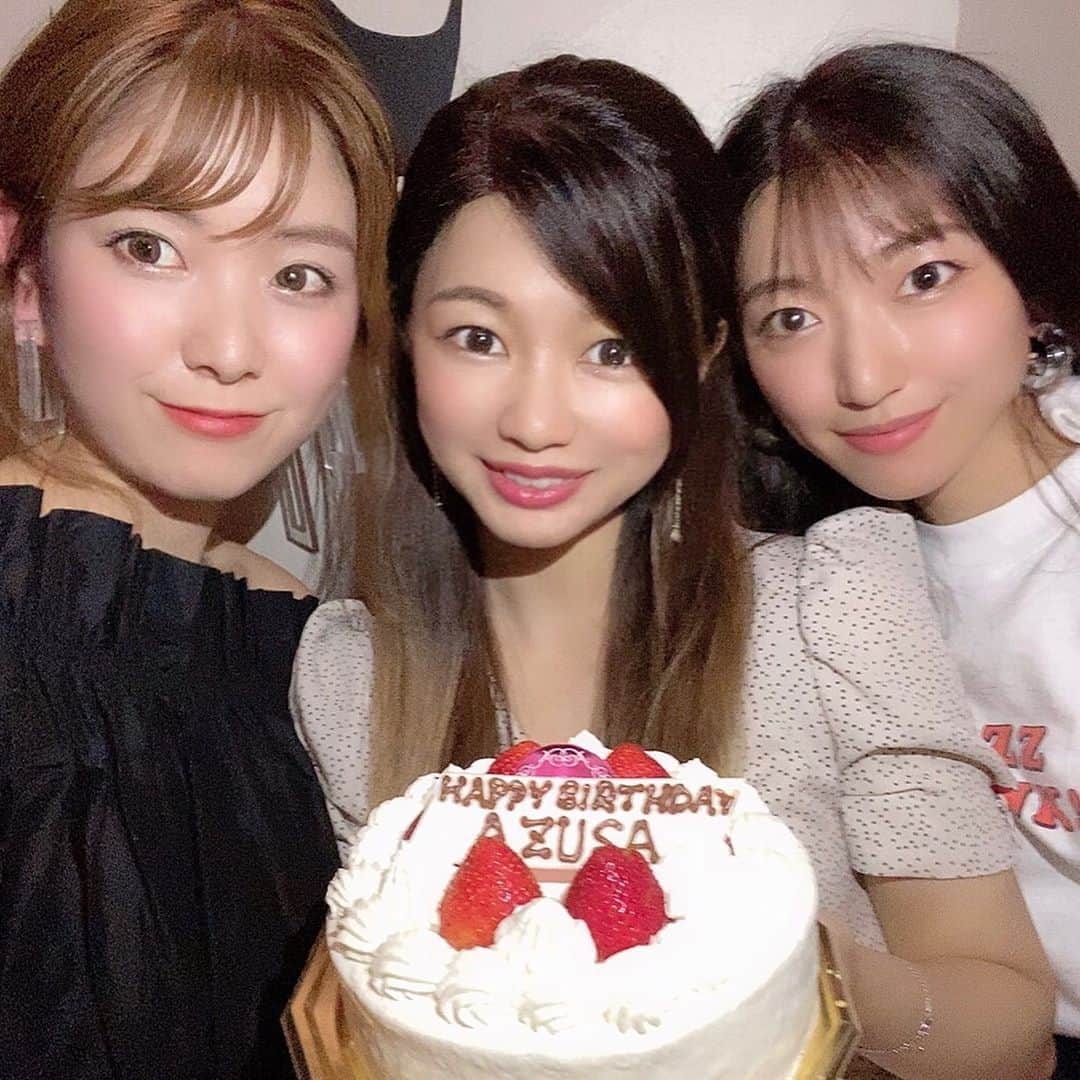 野田あず沙のインスタグラム：「surprise🎂﻿ ﻿ 優ちゃんとまこっちゃんがサプライズでお誕生日お祝いしてくれたの🥂✨﻿ ﻿ ﻿ 別の予定で集まったのでまさかお祝いしてもらえるなんて思ってなくてびっくり🥺💓﻿ 完全にやられました🤦🏻‍♀️﻿ ﻿ ﻿ ﻿ 私は何かあるとまず2人に相談してるんだ。﻿ 2人からは生きた言葉がちゃんと返ってくるから。﻿ ﻿ そして何より3人でいるのが単純に楽しい♪﻿ いつも以上に私しゃべりまくります笑﻿ 本当に嬉しい時間でした🌟﻿ ﻿ ありがとう、大好き💓﻿ ﻿ またしばらく会えないけど、﻿ また集まれる日まで頑張ろう☺︎﻿ ﻿ ﻿ 今年一番嬉しかった出来事でしたっ！﻿ ﻿ ﻿ ﻿ ﻿ ﻿ ﻿ ﻿ ﻿ #サプライズ #誕生日 #ありがとう #友達　#バチェラー #女子会 #surprise #birthday #thank you #bachelor」