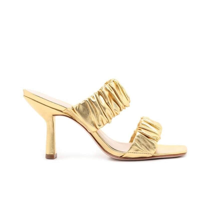 Schutzのインスタグラム：「GOLDEN FEVER ❤️ #schutzwildlove」