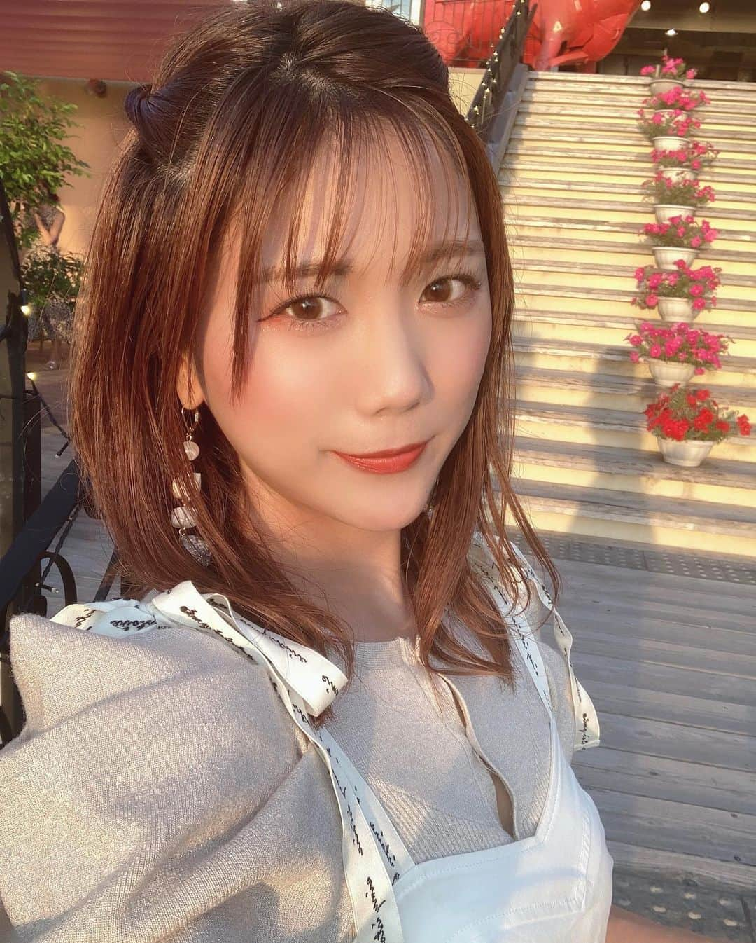 海江田麻貴さんのインスタグラム写真 - (海江田麻貴Instagram)「ㅤㅤㅤ  ㅤㅤㅤ ほんっっとに綺麗でした🌇♥️ また行きたい🌴⛱ ㅤㅤㅤ  ㅤㅤㅤ  ㅤㅤㅤ  #viewofthesea #oceanview #awaji #awajishima #淡路島 #淡路島レストラン #淡路島グルメ #淡路島旅行 #淡路島ランチ #japanesegirl #夕陽 #夕陽が綺麗 #sunset #eimyistoire #snidel #エイミーイストワール #スナイデル #ねじりヘア #ミディアムヘアアレンジ #ミディアムヘア #ゆる巻き #elegantstyle #elegant #上品コーデ #上品スタイル #リボン #リボンアレンジ #ハーフアップアレンジ」6月28日 21時24分 - _makiii0924_