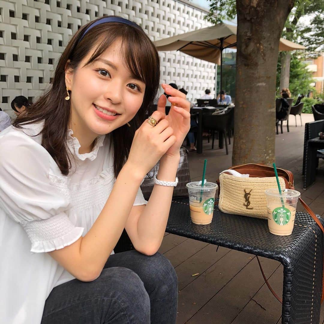 沖田愛加さんのインスタグラム写真 - (沖田愛加Instagram)「先週#ヘアカラー してもやった色が、だんだん抜けてきて、#自然光 に当たると、とても綺麗な#ベージュカラー になるのがお気に入り😽💭 . . #カチューシャ は、1年前くらいにハマって、このタイプんの形の#黒 #白 #紺色 など色々集めました☺️✨ . . どこで買ったとか覚えてなくて、お出かけした時#雑貨屋 さんで買ったりしました😣 . . #カチューシャヘア #蔦屋書店」6月28日 21時31分 - okita_aika