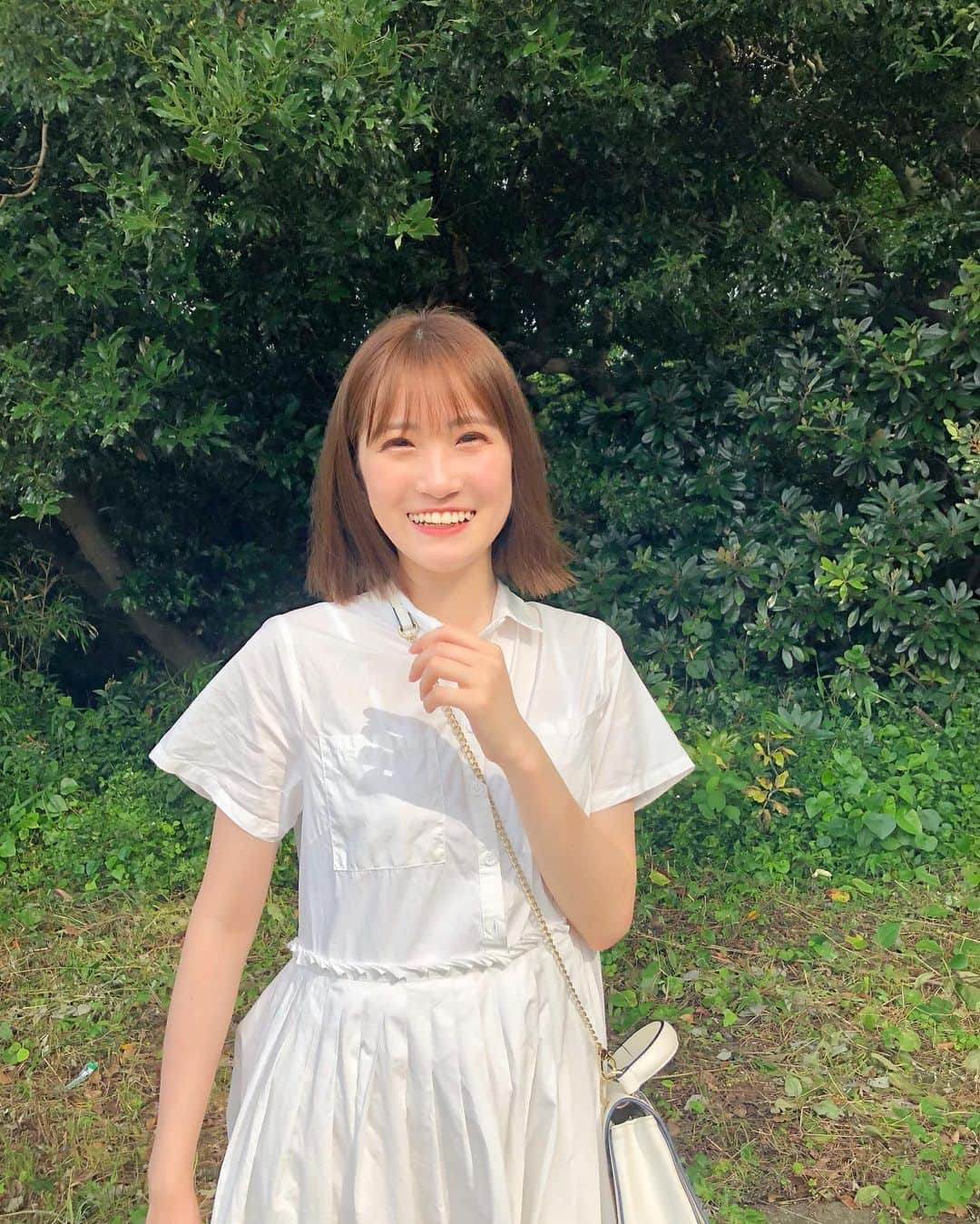 坂本 愛玲菜さんのインスタグラム写真 - (坂本 愛玲菜Instagram)「自然いっぱい〜〜〜🌿🌿🌿🌼 #今日天気よくて花咲いた　 #このワンピースお気に入り  #写真のジブリ感出てるかしら　 #ere私服」6月28日 21時40分 - erena_hkt48