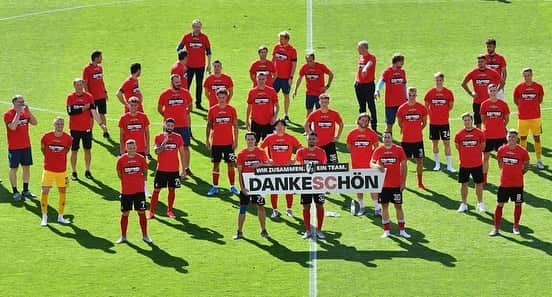 ニルス・ペテルセンのインスタグラム：「Eine erfolgreiche Saison ist zu Ende gegangen, zu gerne hätten wir mit Euch Fans den 8. Platz gefeiert! Aber wir holen das ganz bestimmt nach. Vielen vielen Dank für Euren Support! Ihr seid großartig, bleibt gesund! #SCFreiburg #SCF #Klassenerhalt #Bundesliga #NP18」
