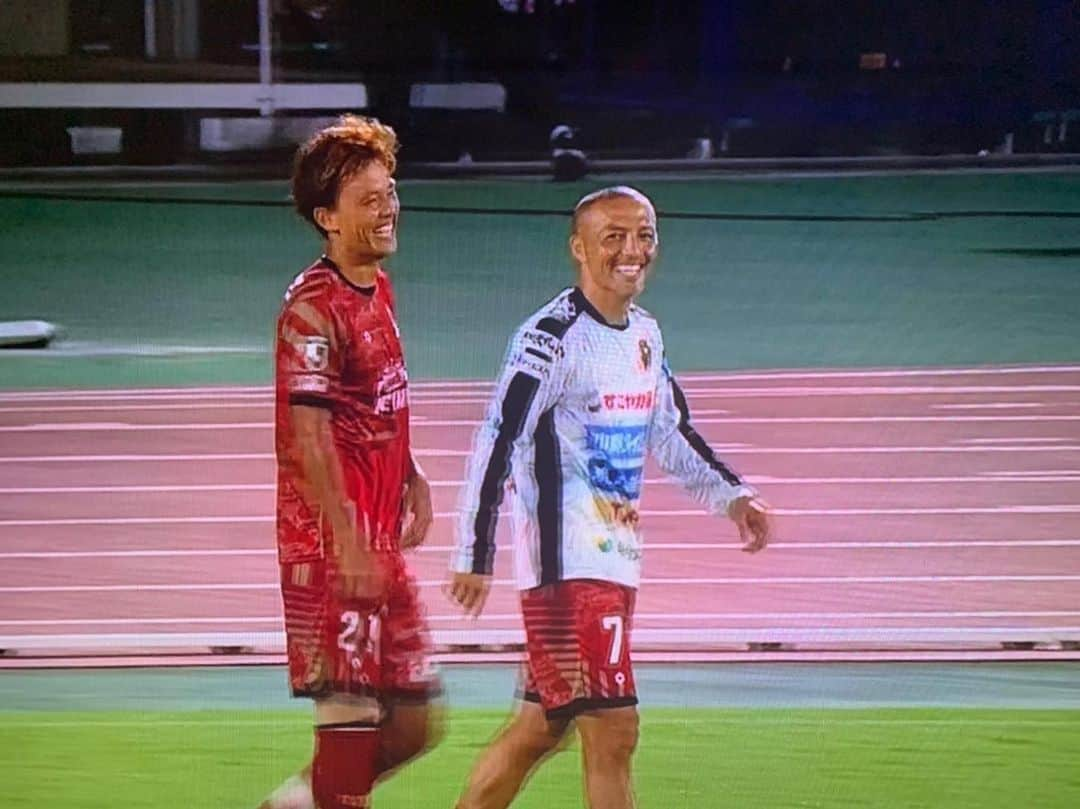 小野伸二さんのインスタグラム写真 - (小野伸二Instagram)「こうしてまたサッカーができる環境を整えてくれたスタジアム関係者、  そして色んな調整をして再開を果たしてくれたJリーグ関係者の皆様、ありがとうございました。  また医療従事者、運搬運送業者の方々にはどうお礼を伝えたらよいか。 皆さまの命がけの対応のお陰でこうしてまた素敵な時間を過ごす事が出来ました。 本当にありがとうございます。  まだまだこれからも一人一人が責任ある行動をとりながら、感染を減少させていけるように努力しましょう。  やっぱりサッカーは良いねぇ🤙  #ありがとうございます  #医療従事者は私たちのヒーロー  #運搬業者の皆さんありがとうございます  #サッカー  #楽しむ  #asics」6月28日 21時52分 - shinjiono7