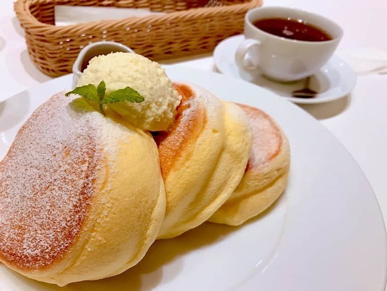 逢月あかりさんのインスタグラム写真 - (逢月あかりInstagram)「先日の久しぶりの同期ランチ🥞✨✨ . . 会えて嬉しかったー🥺❣️ 元気をもらえる存在☺️ . . そして幸せのパンケーキふわふわすぎた✨ 家でも作れるようになりたいです☺️ . . #幸せのパンケーキ#パンケーキ#カフェ#同期 #cafe #pancakes #coffee #🥞#sweets  #afternoontea」6月28日 21時54分 - akari.ouzuki
