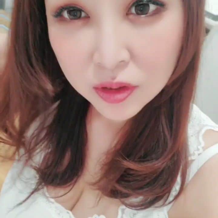 今藤霧子のインスタグラム：「The weather today is rainy, cold and hot at night☔🥶→☀️😵💦 #kiriko  #kirikoimafuji  #capsuleagency  #summer」