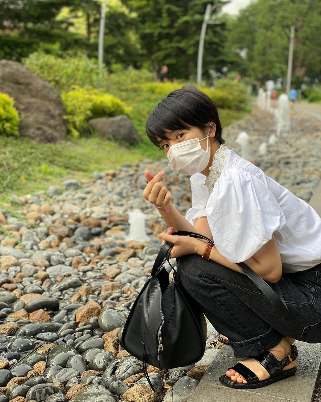 映美くららさんのインスタグラム写真 - (映美くららInstagram)「あーハマってしまった。愛の不時着 韓国ドラマも今まで全く興味がなかったんですけど、なんでも試してみるべきですね。 勧められて勧められて、まんまと夢中。出会えて良かった🥰。（大げさかしら） #もうすぐ終わる…#つぎはなにを…」6月28日 21時57分 - emikurara_official